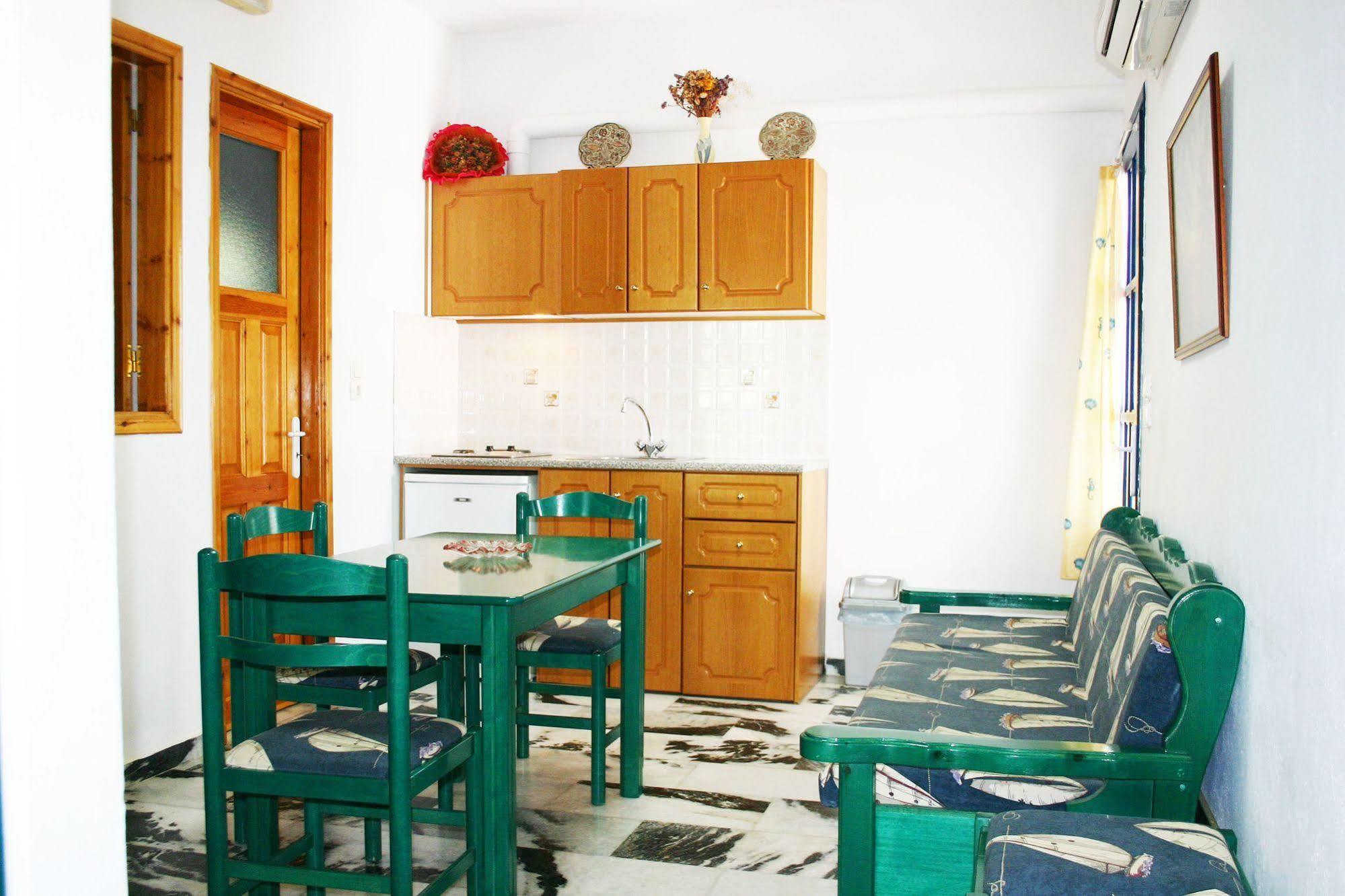 Aparthotel Ikaros &
