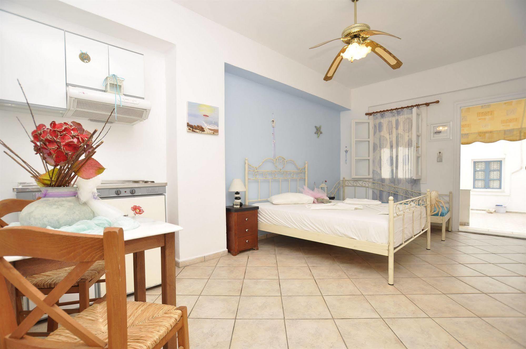 Aparthotel Manos Megas Gialos - Nites