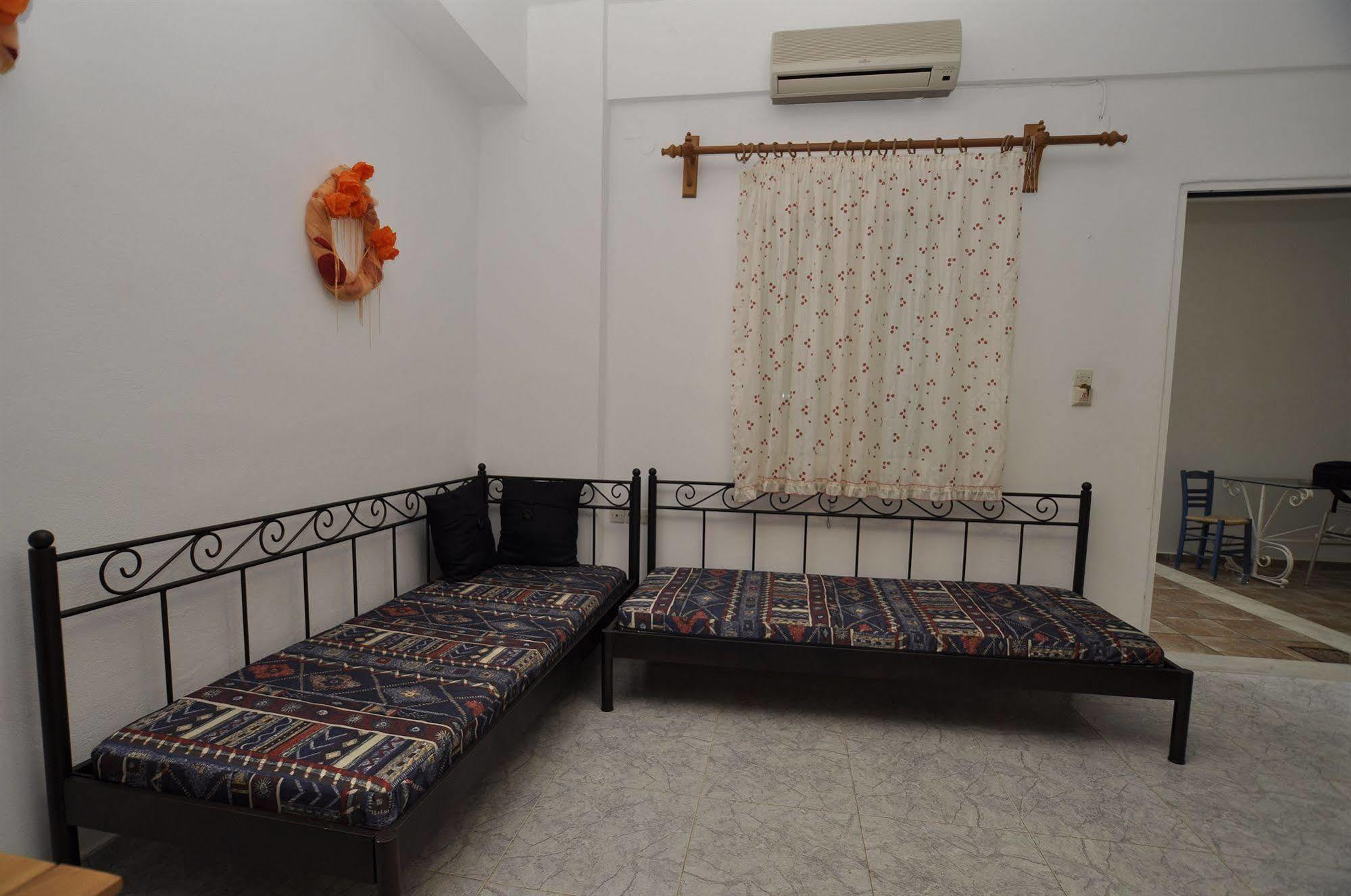Manos Aparthotel Megas Gialos - Nites