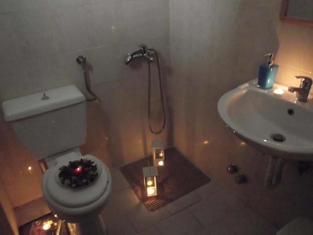 Onar & 2* Perissa (Santorini)