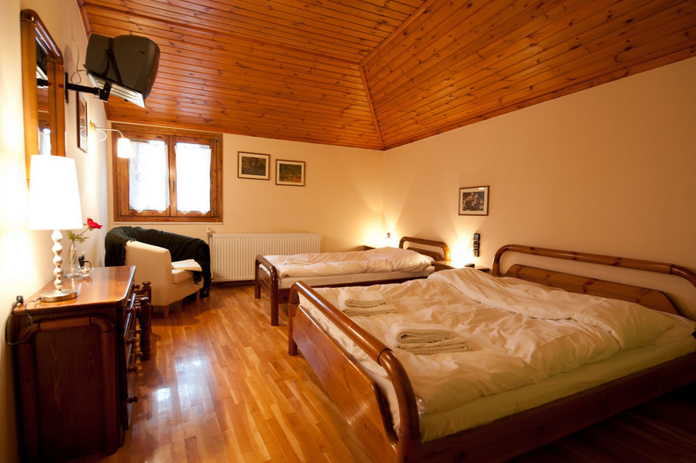 Hotel To Balkoni Tis Agorianis 2*