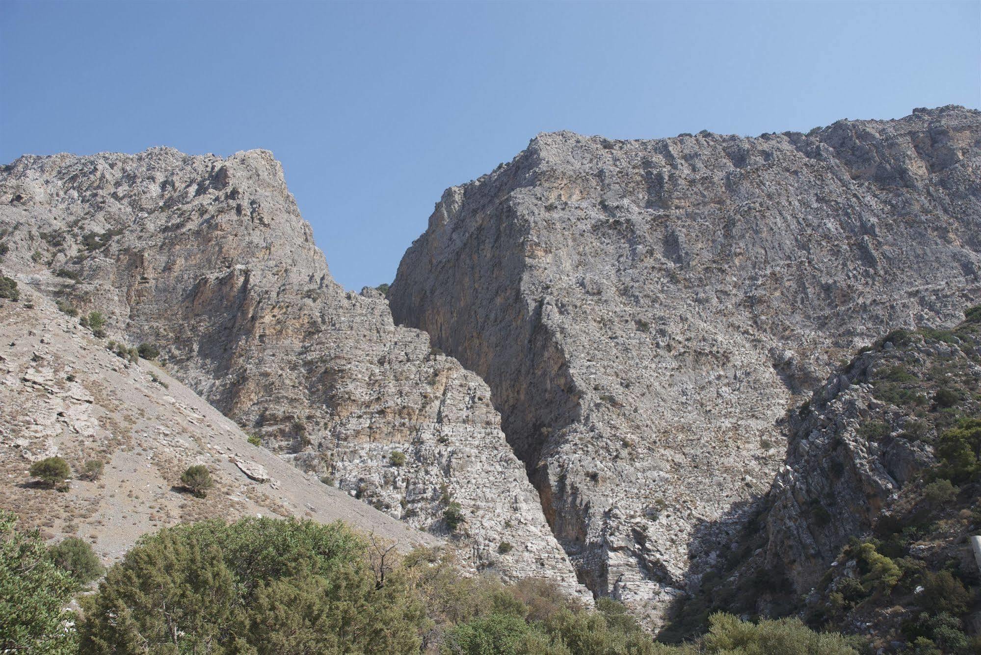 Sarikampos 2* Myrtos (Crete)