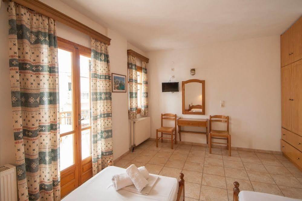Guest house Laura Skiathos 2*
