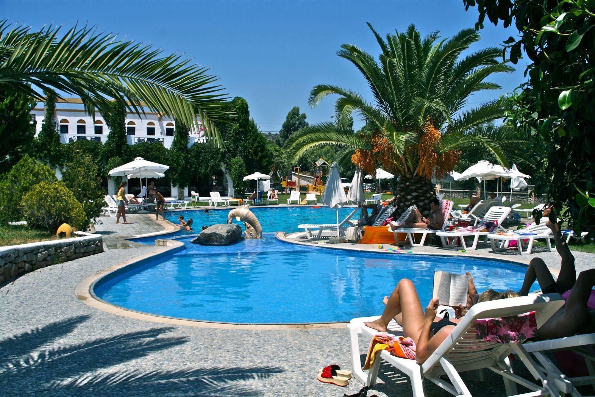 Ekaterini Aparthotel 3*