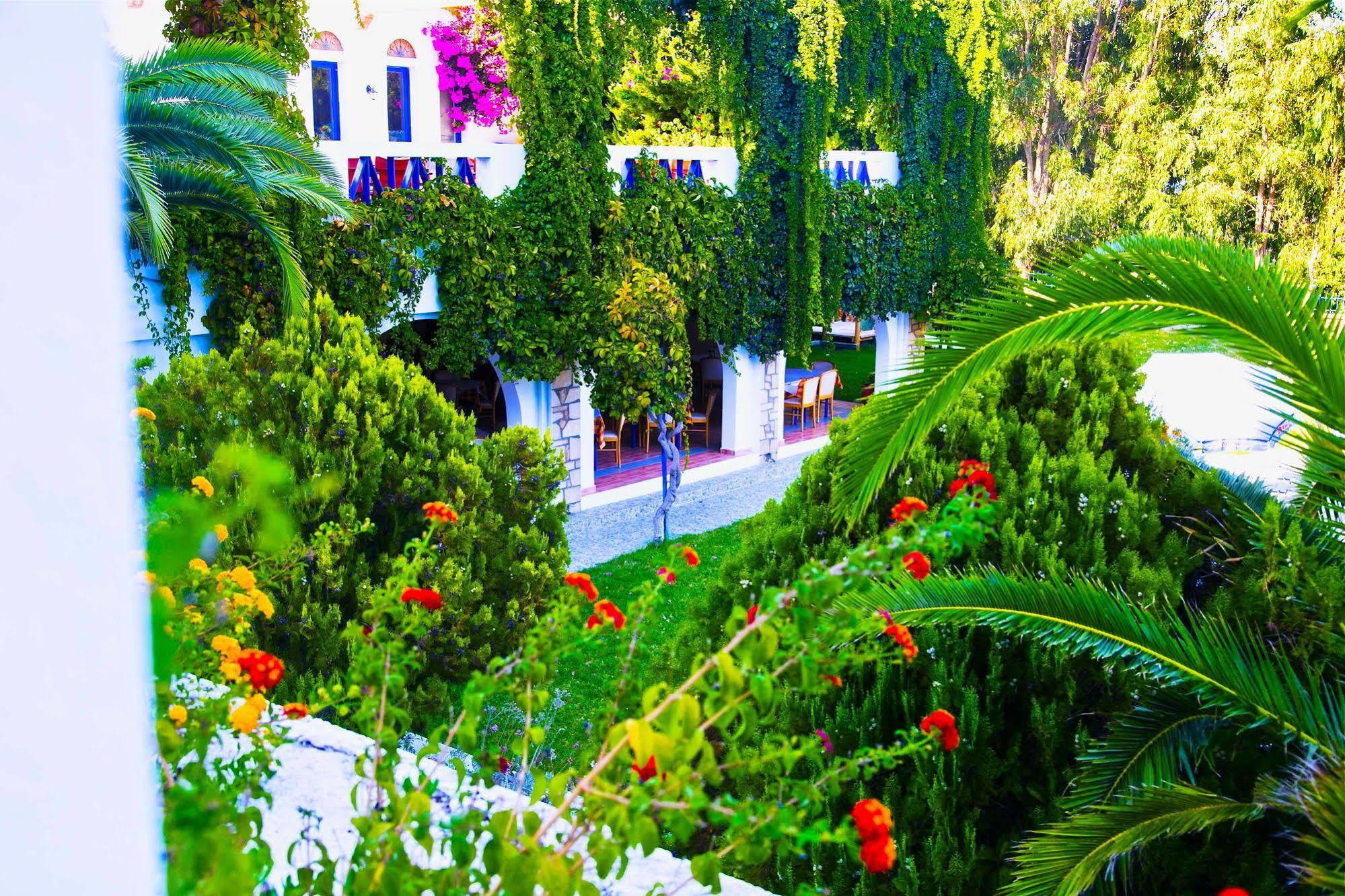 Aparthotel Ekaterini 3*