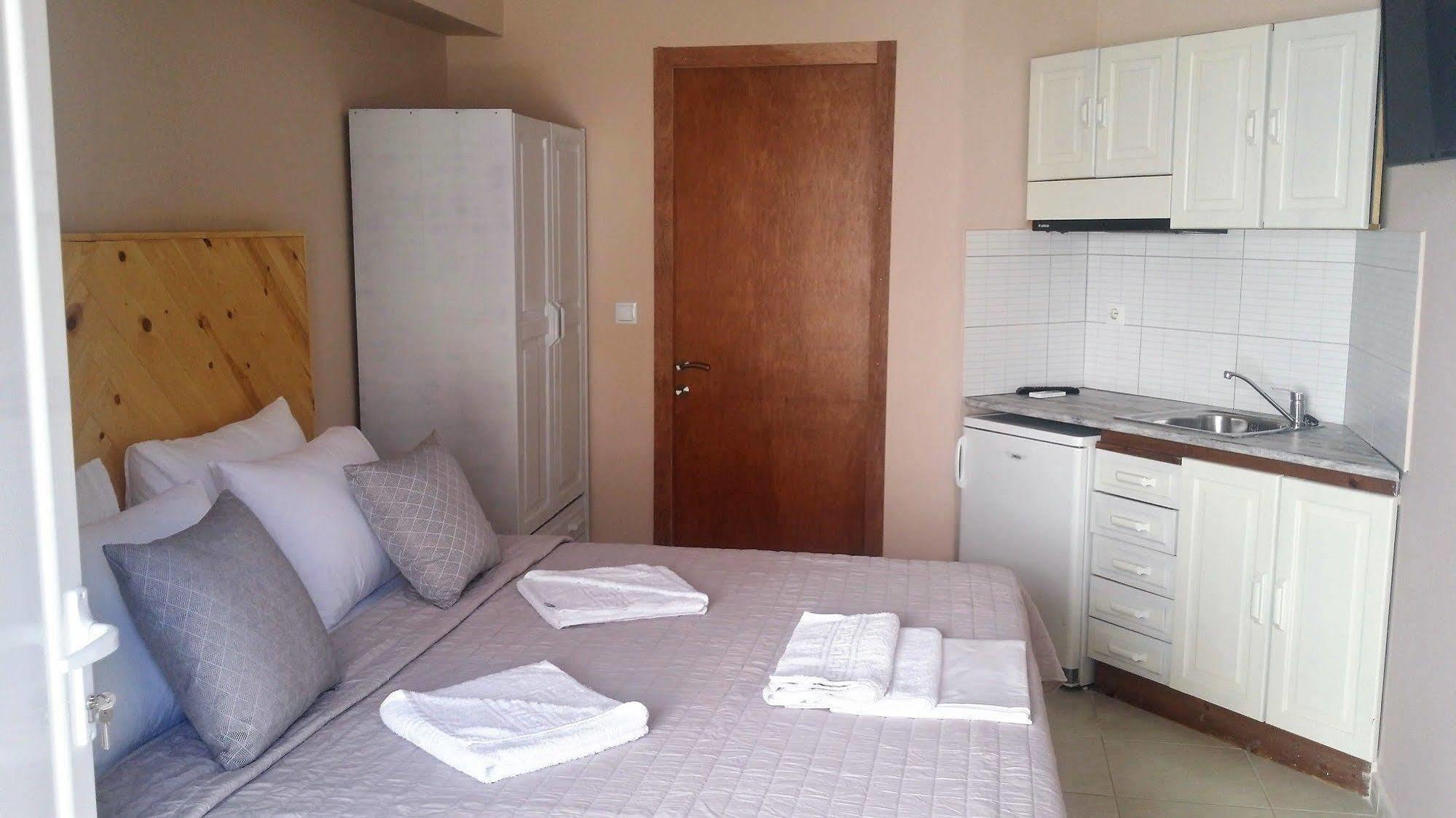 Anemos Aparthotel 2*