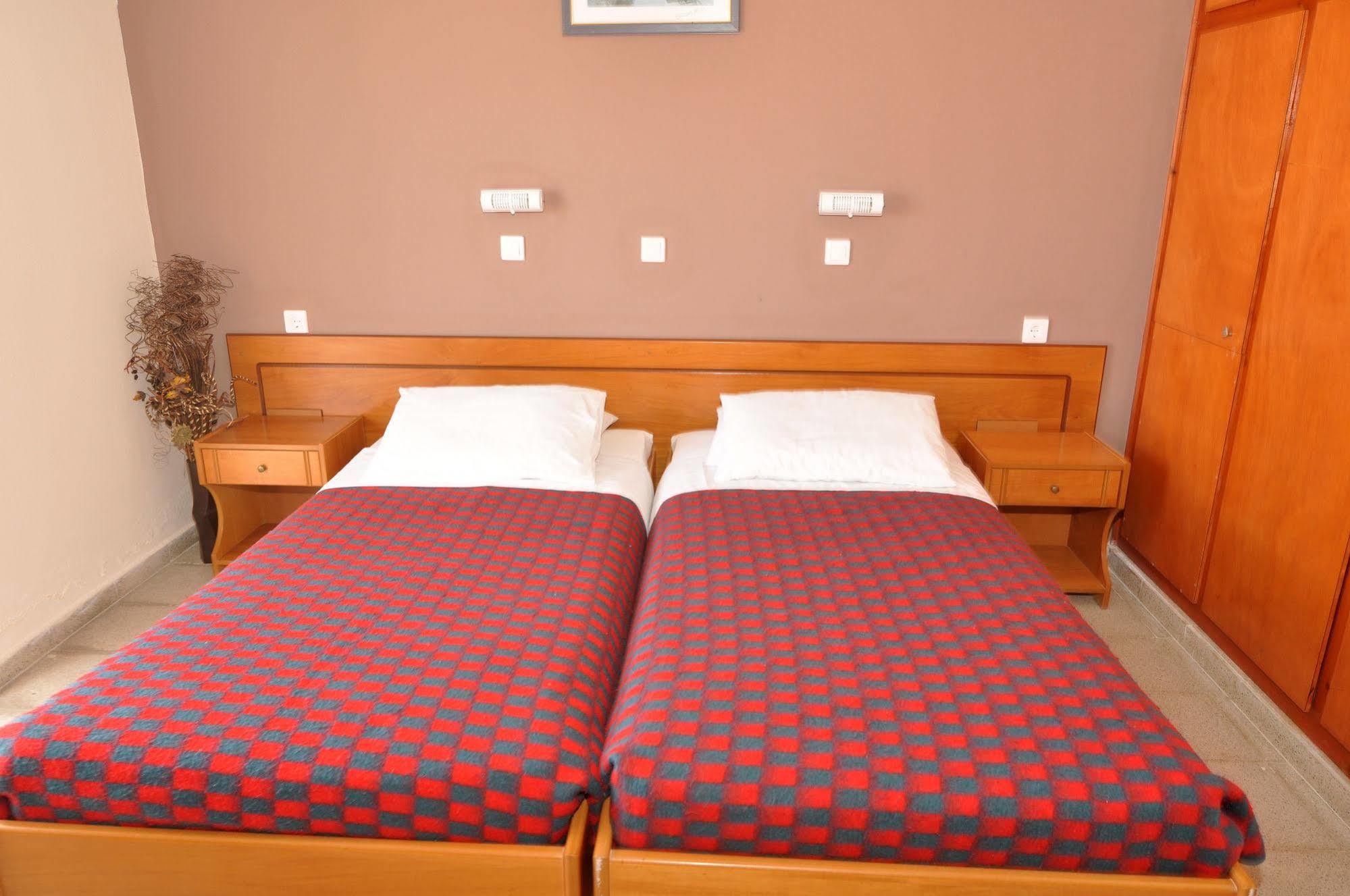 Popi Hotel 2*