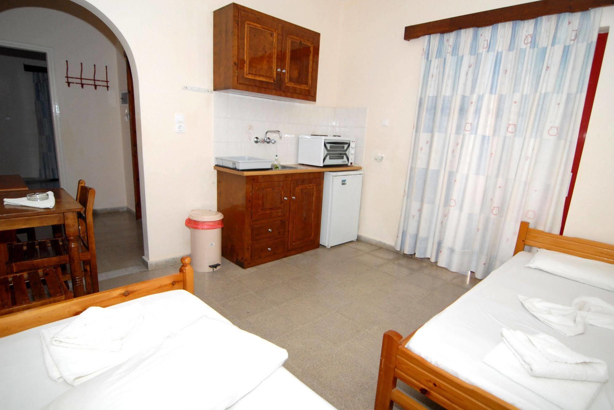 Popi Hotel 2*