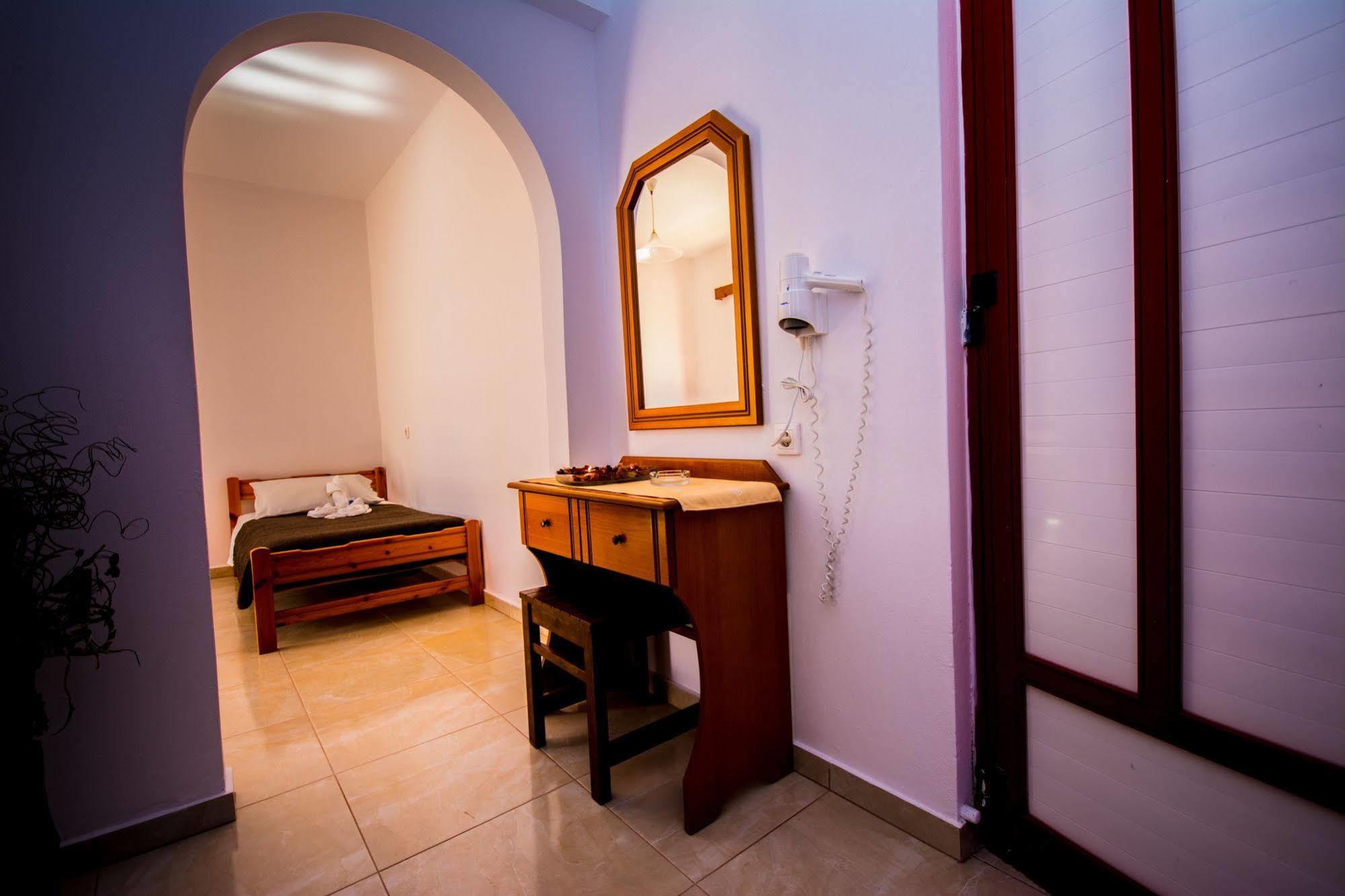 Popi Hotel 2*