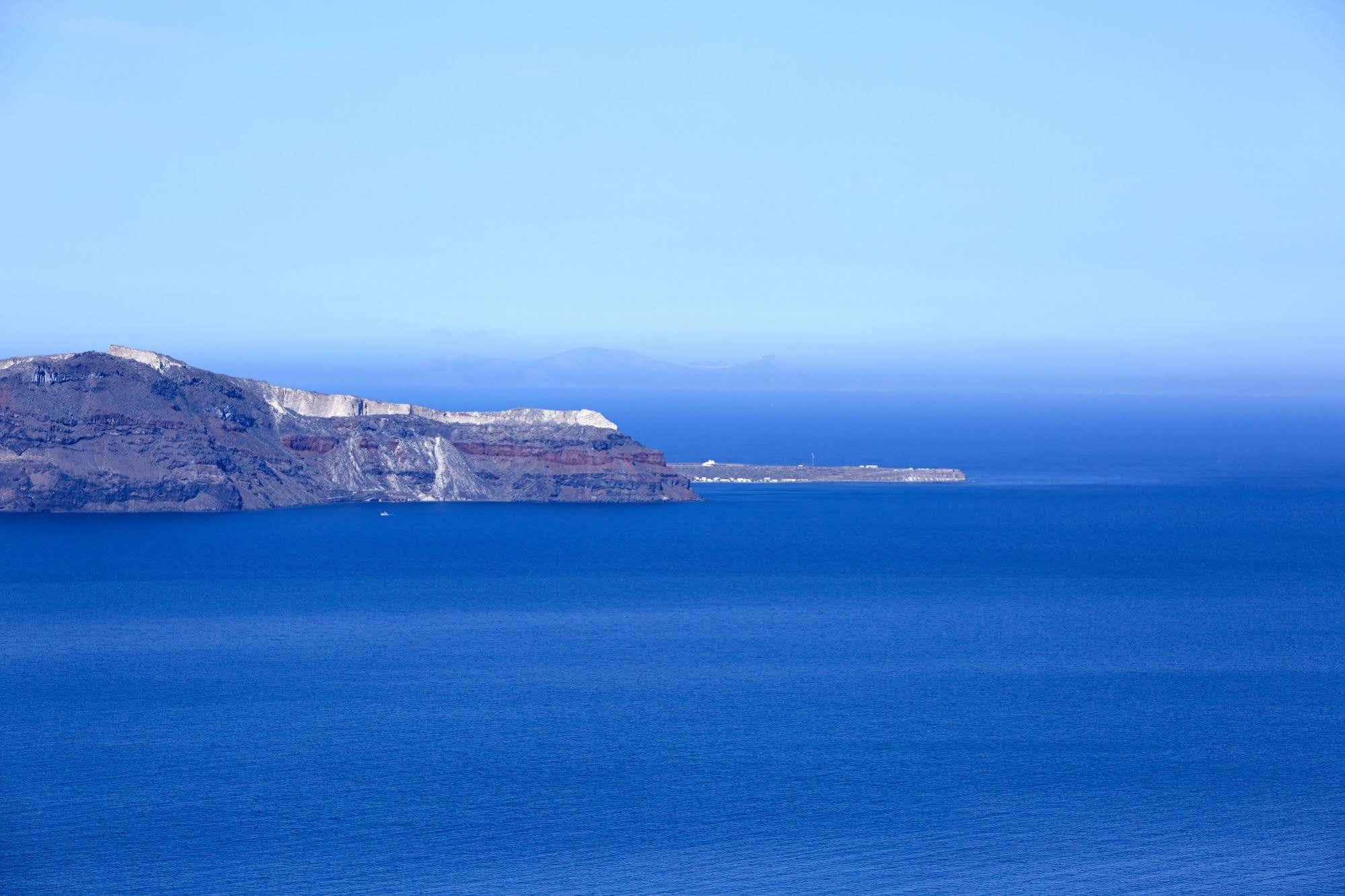 Caldera Cliff Fira (Santorini)