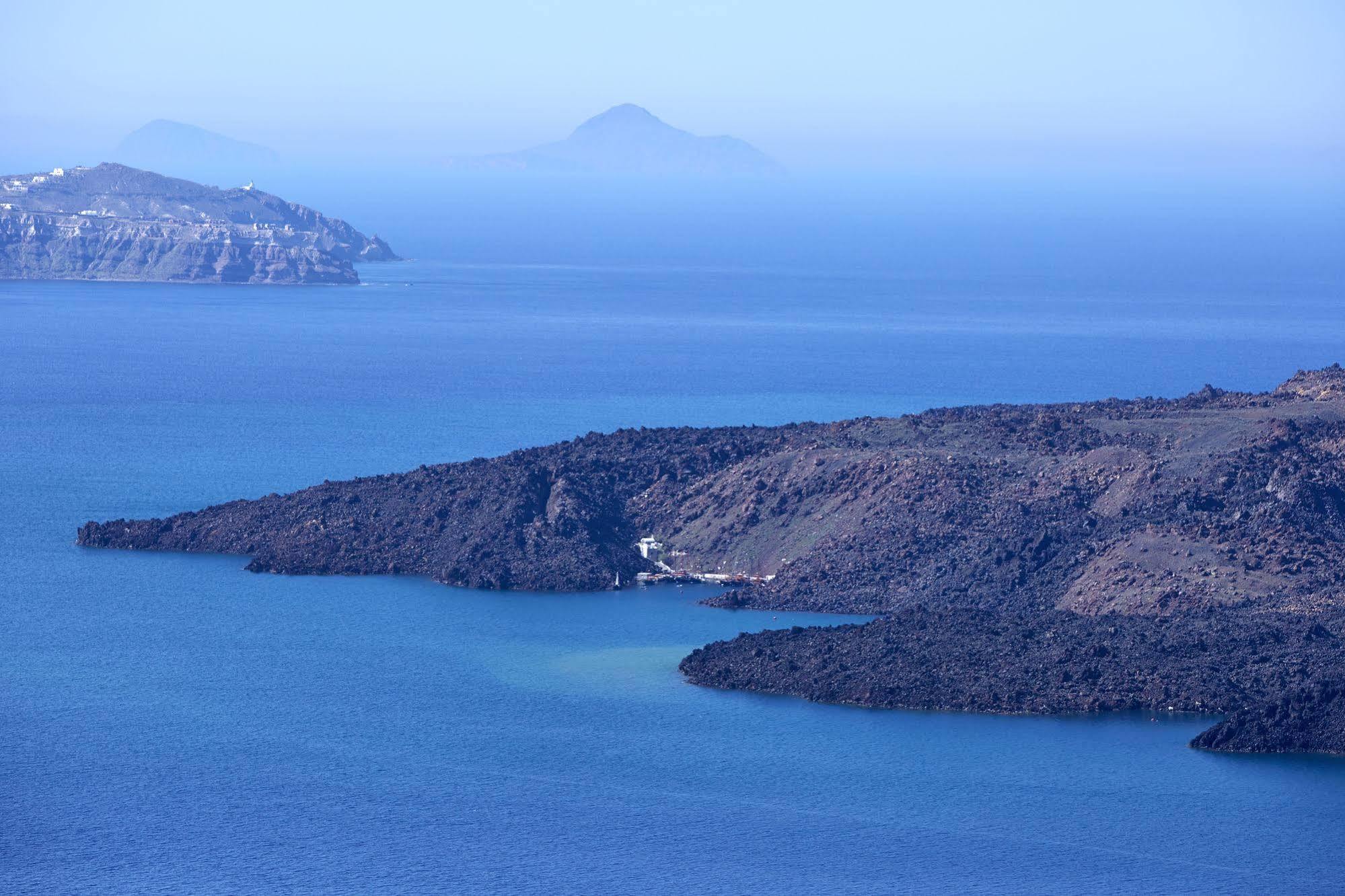 Caldera Cliff Hotel