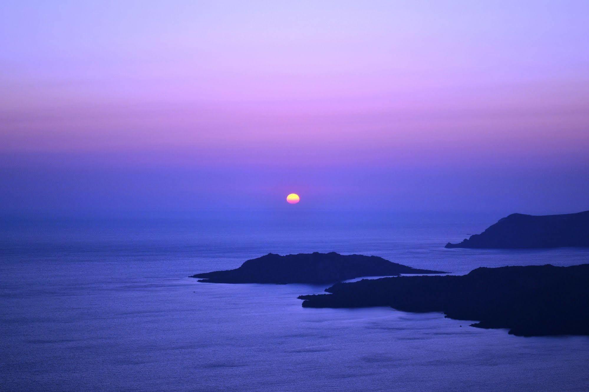 Caldera Cliff Fira (Santorini)