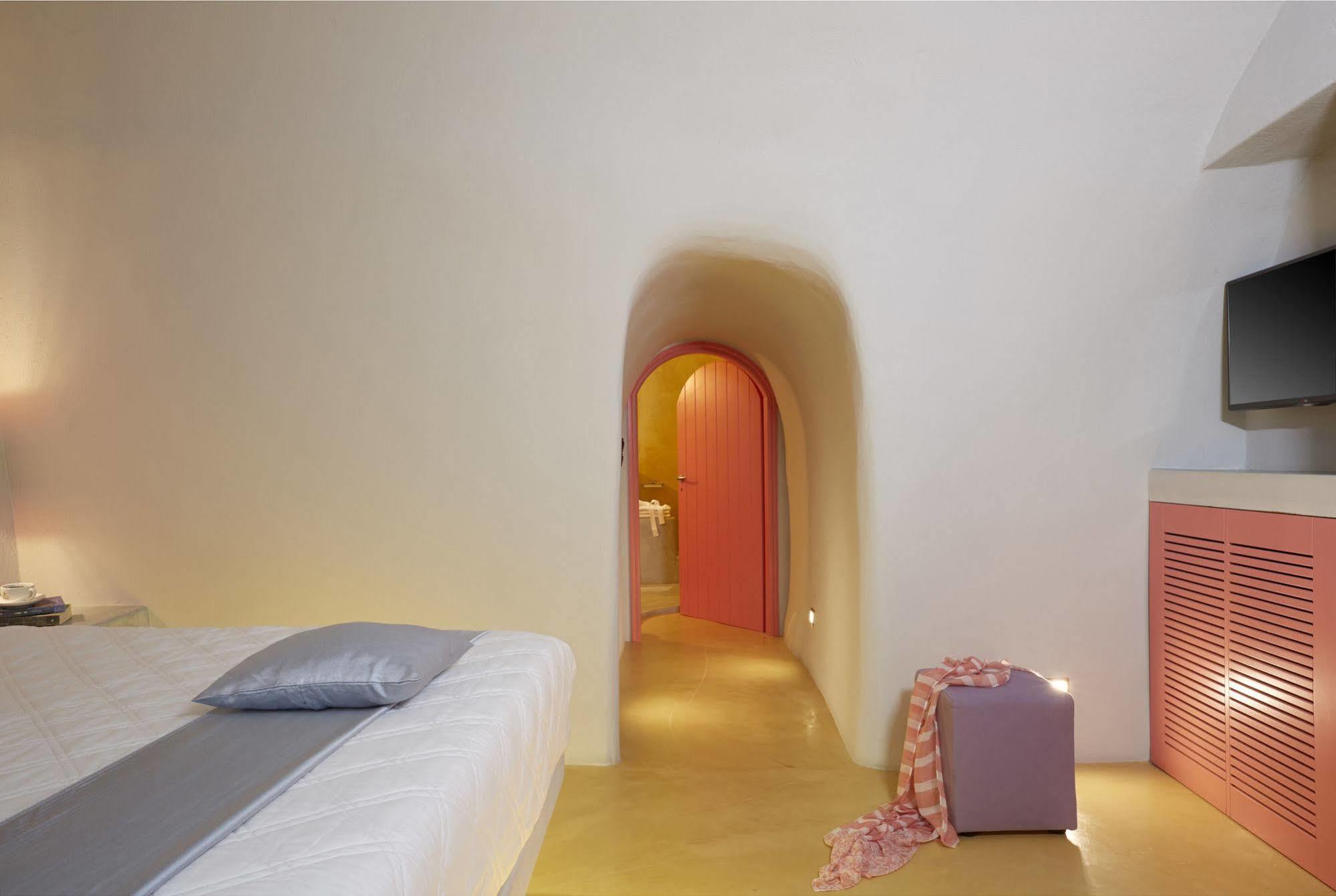Caldera Cliff Hotel