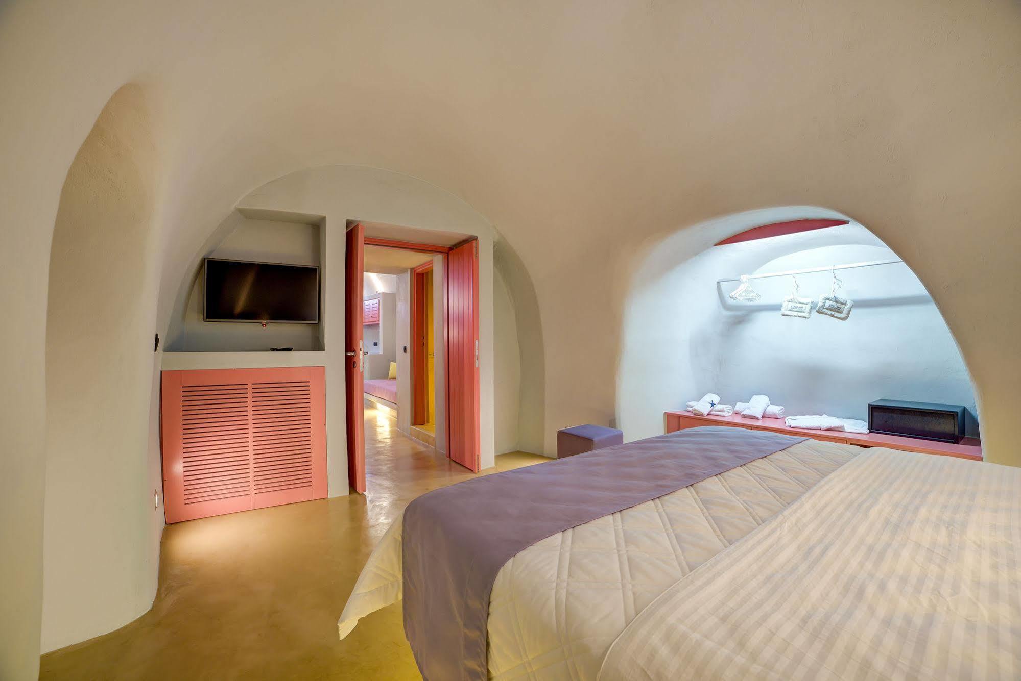 Caldera Cliff 4* Fira (Santorini)
