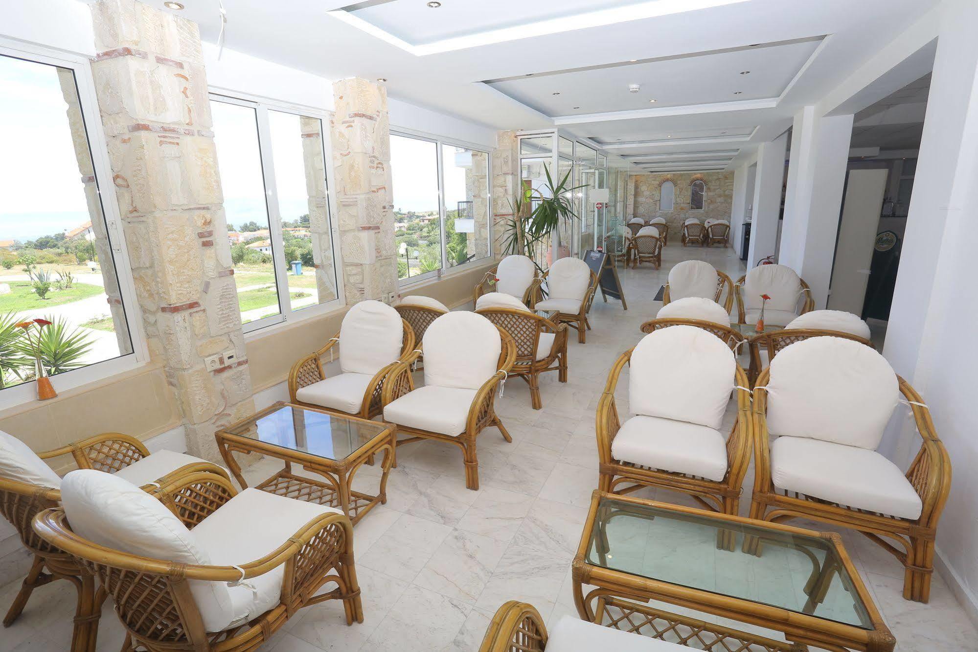 Hilltop Hotel 3*