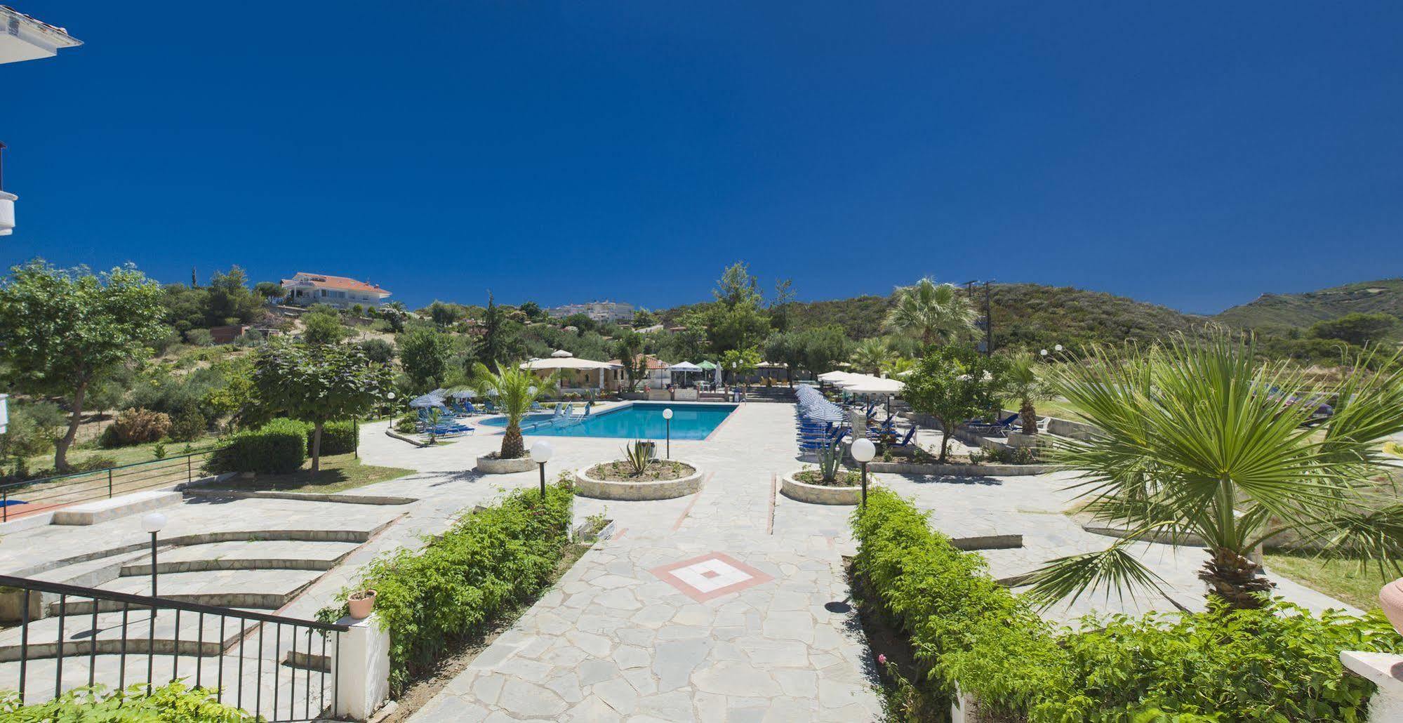 Hilltop Hotel 3*