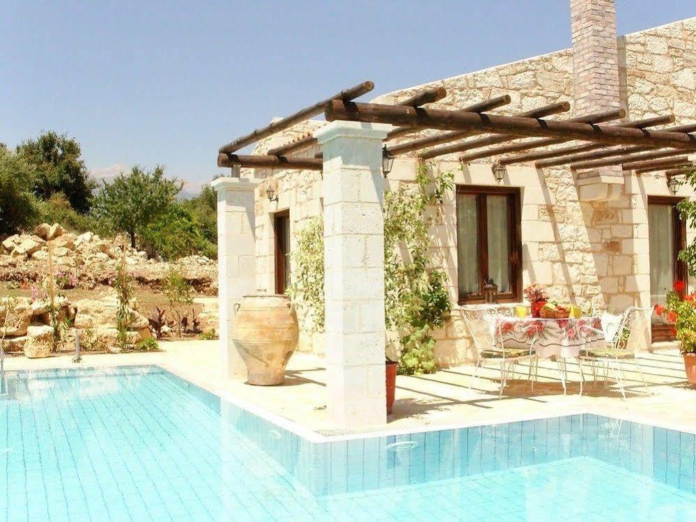 Petra Hotel *