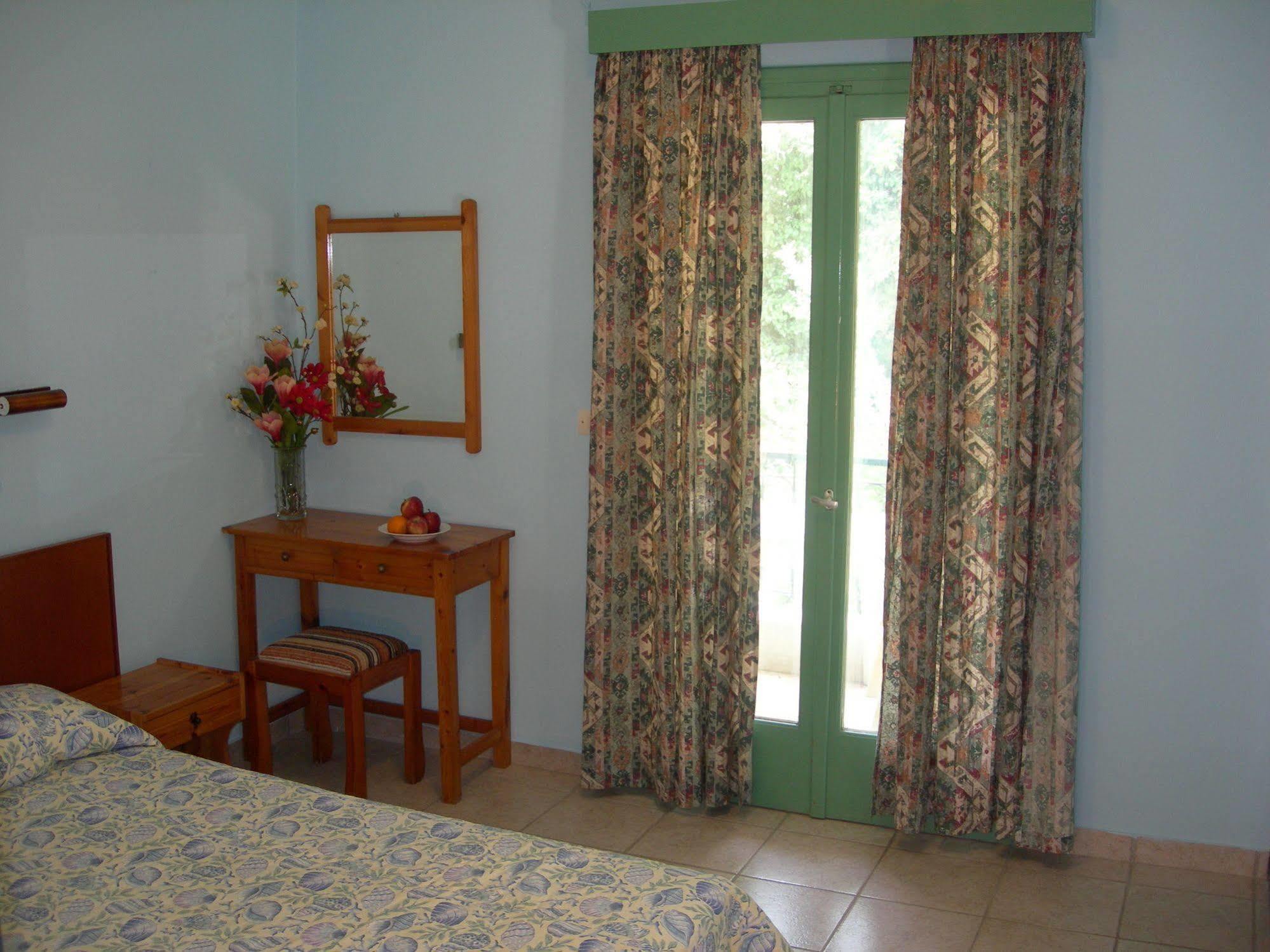 Aparthotel Karmar Dassia (Corfu)