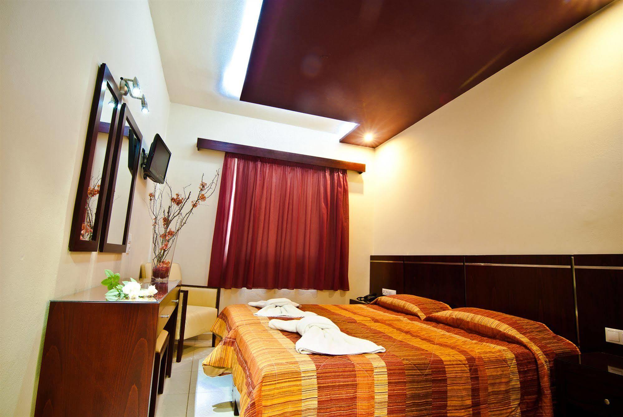 Canadian Hotel 3*