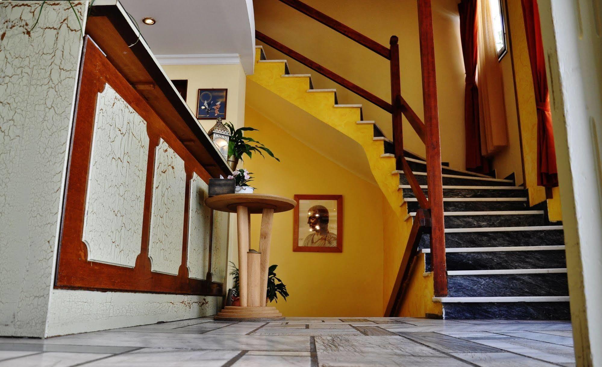 Iniohos Hotel 3*