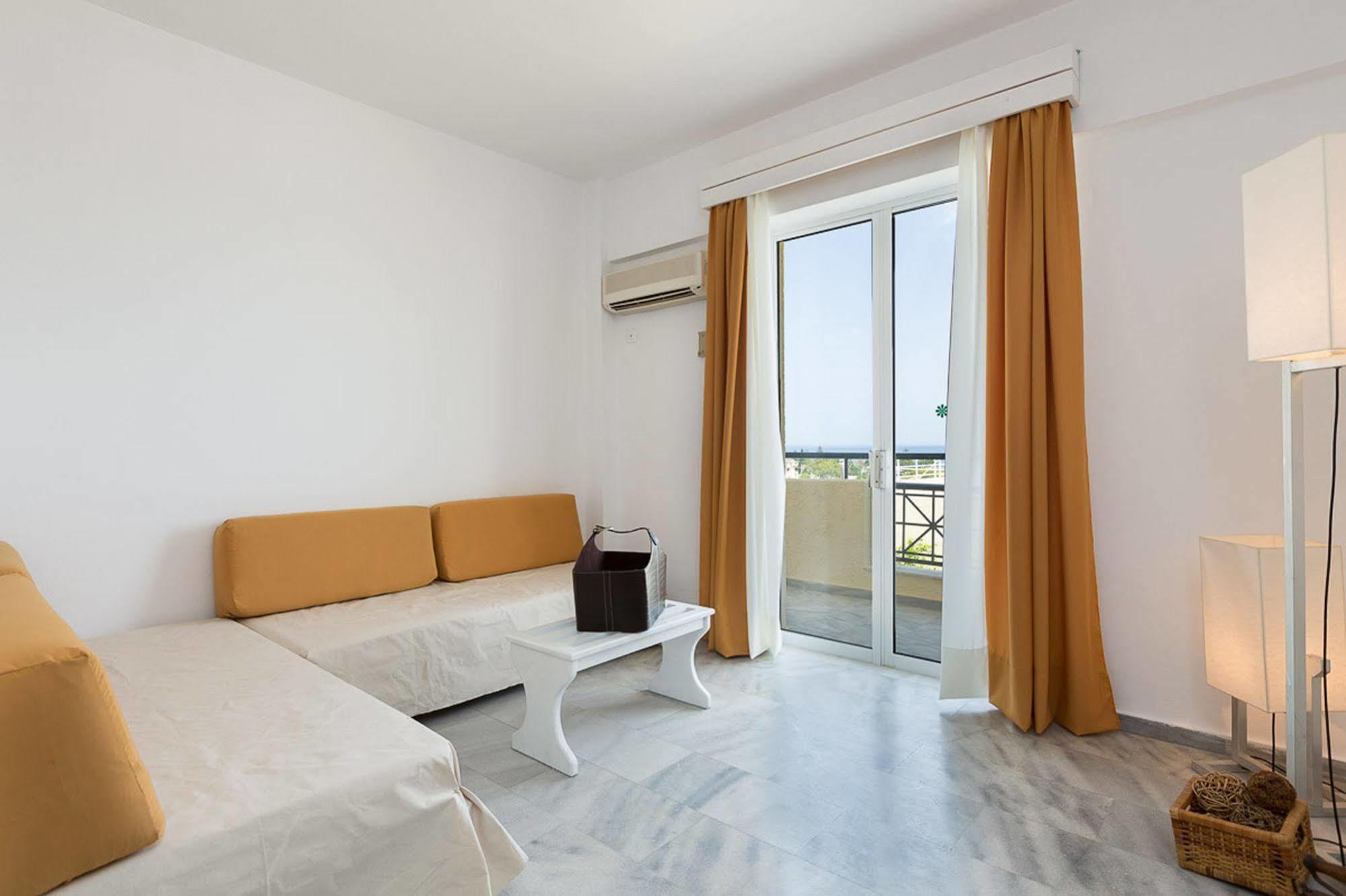 Castello Bianco Aparthotel 3*