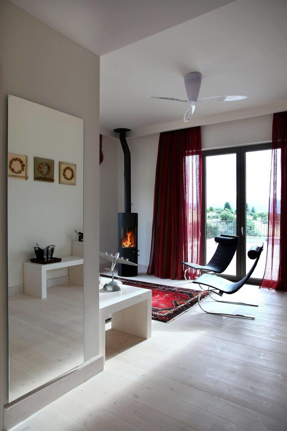 Seleni Suites Boutique Deluxe 4* Vytina