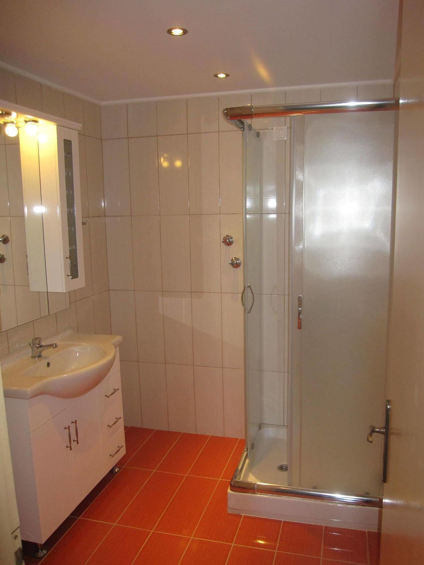 Lorenzo House 2*