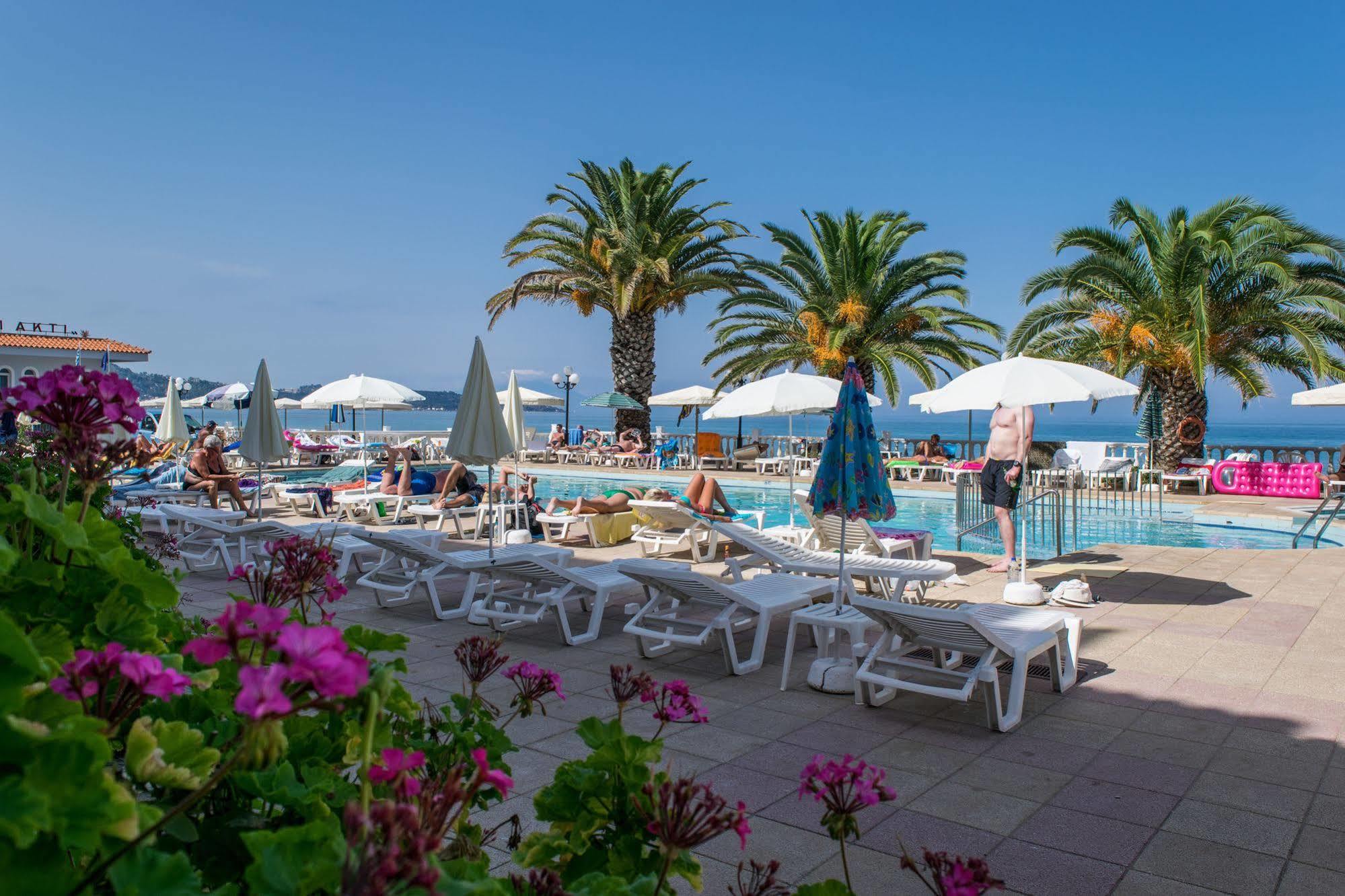 Paradise 3*