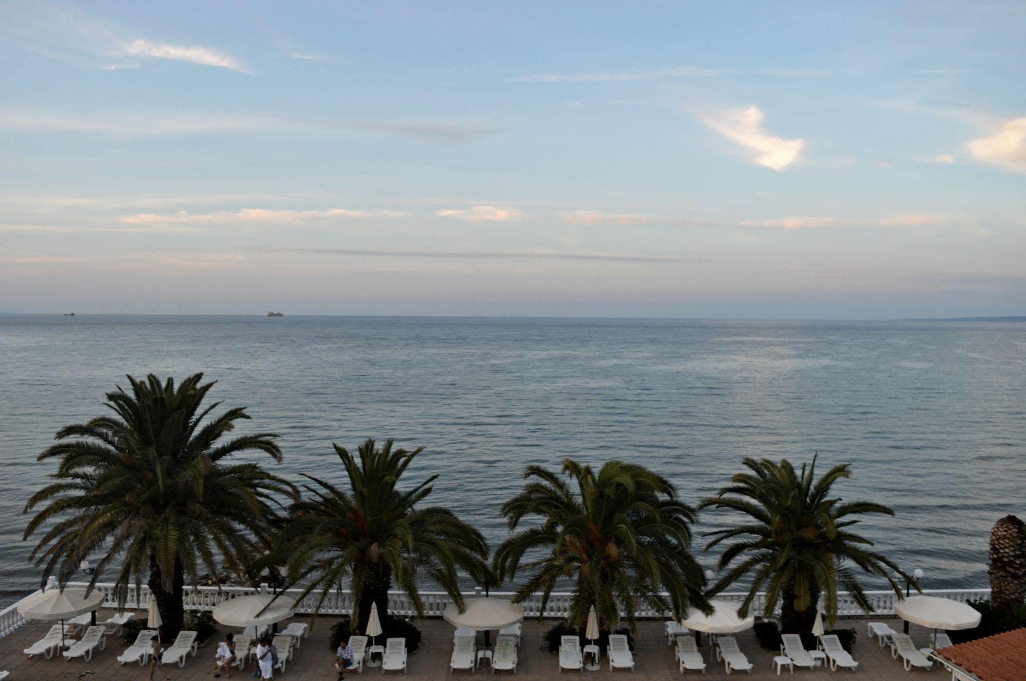 Paradise Hotel 3*