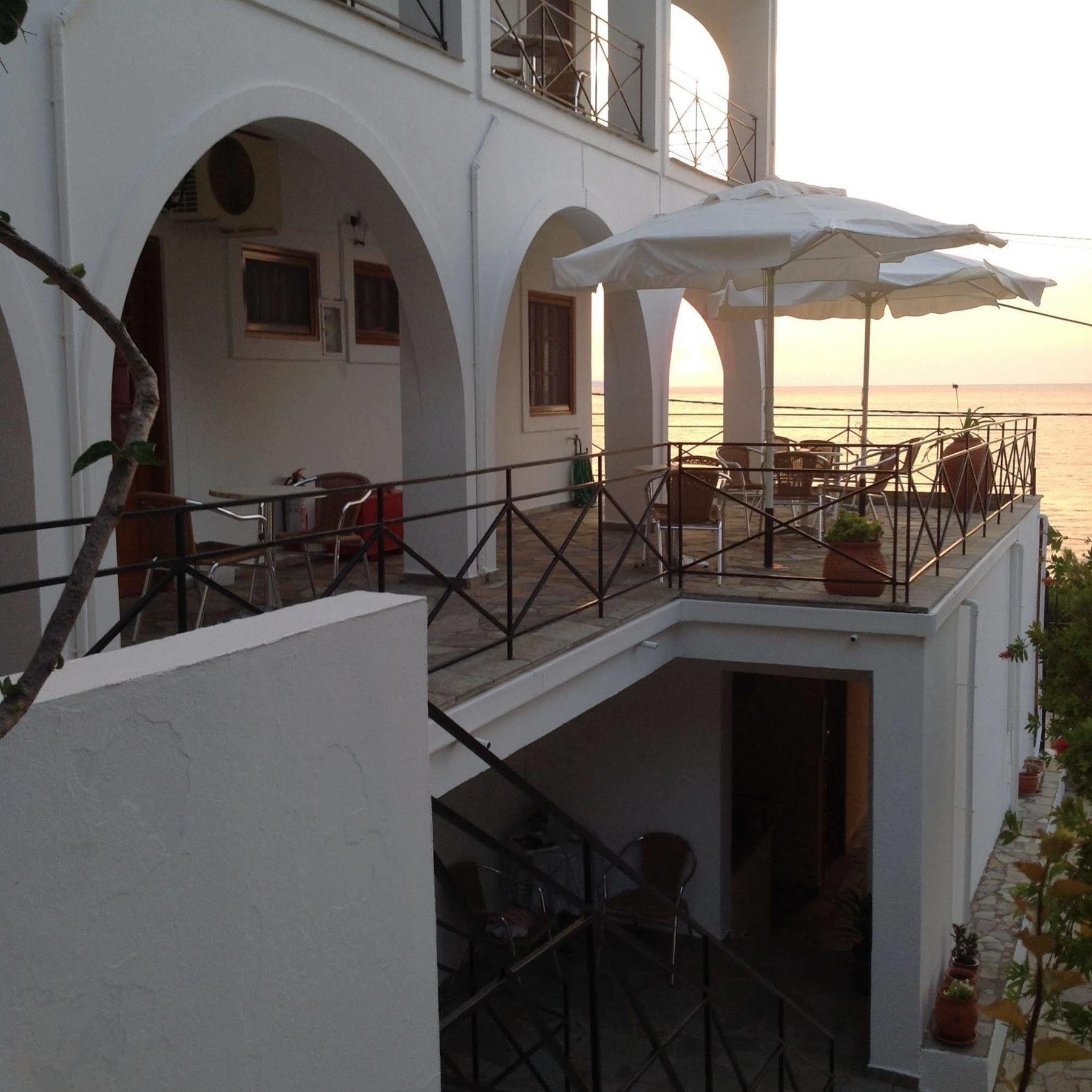 Travlos Aparthotel