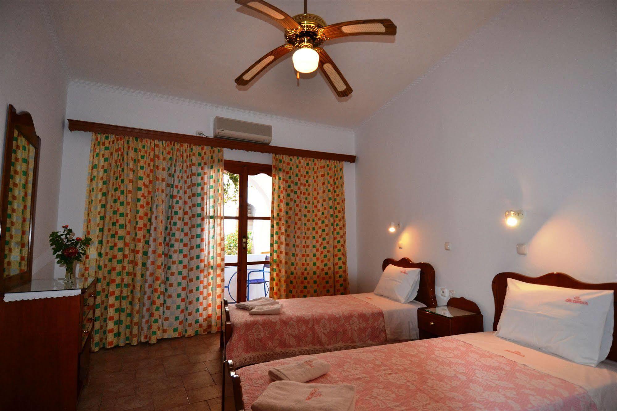 Georgia 3* Perissa (Santorini)