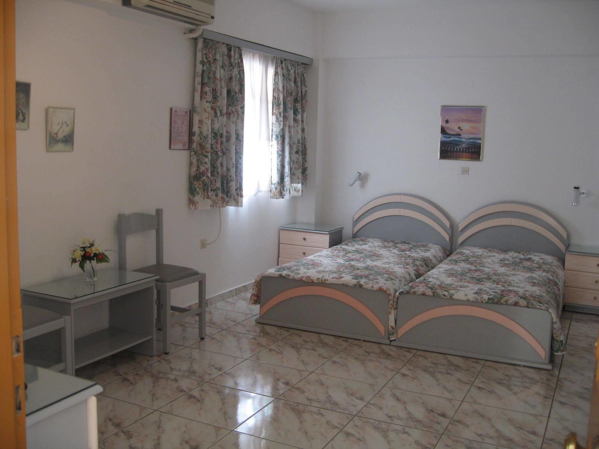 Aparthotel Travlos