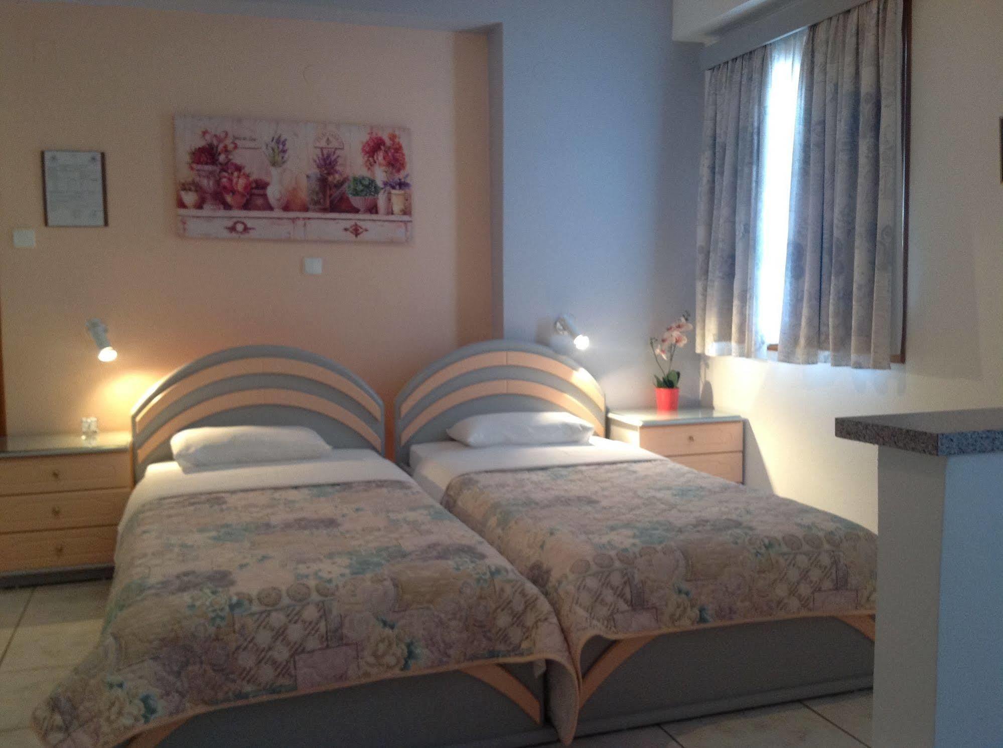 Aparthotel Travlos
