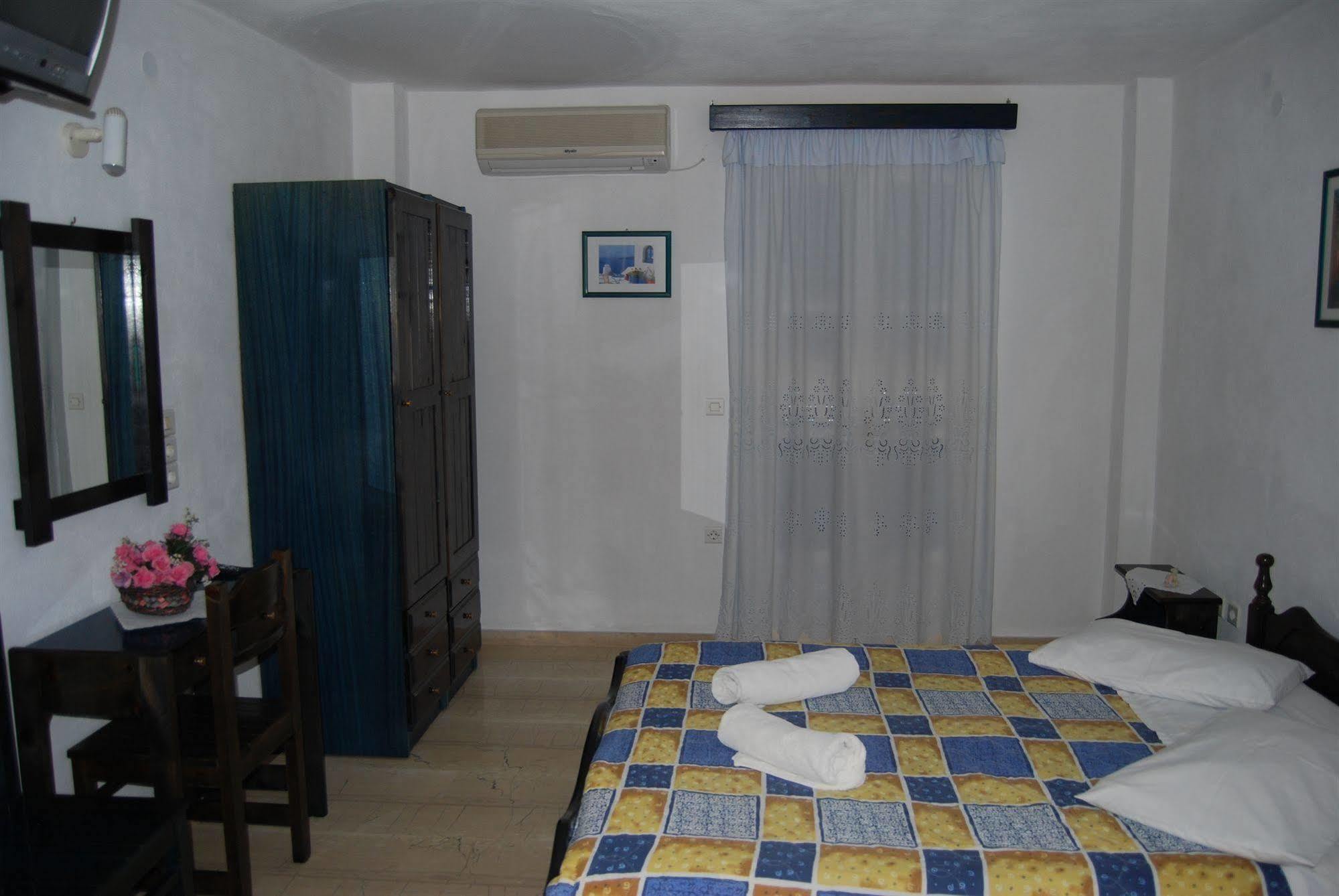 Aretousa 3* Perissa (Santorini)