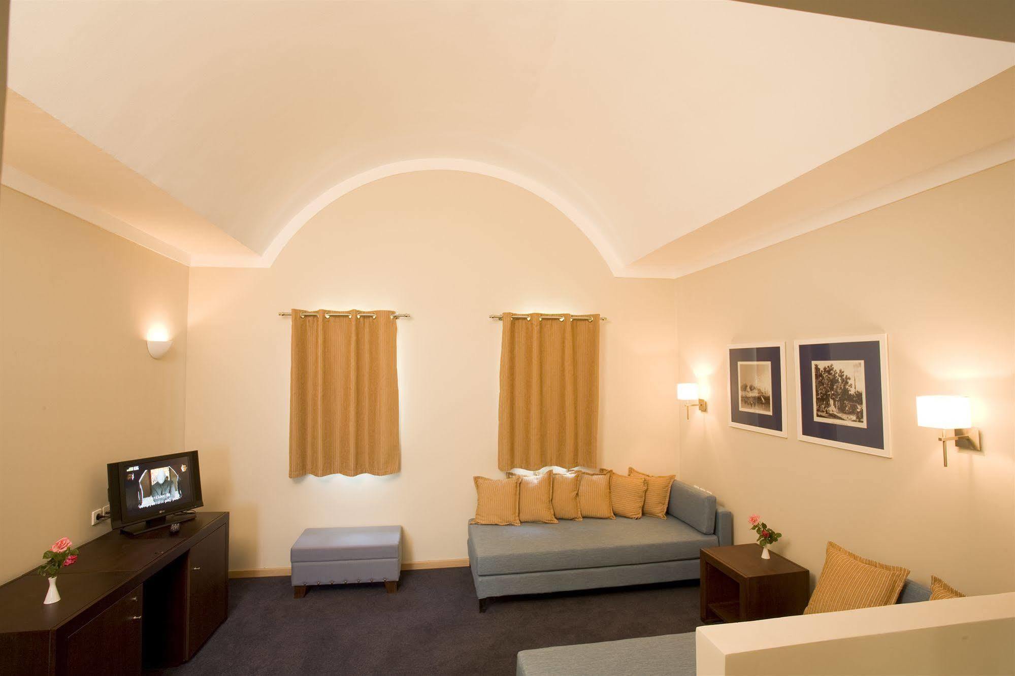 Lakitira Hotel 5*