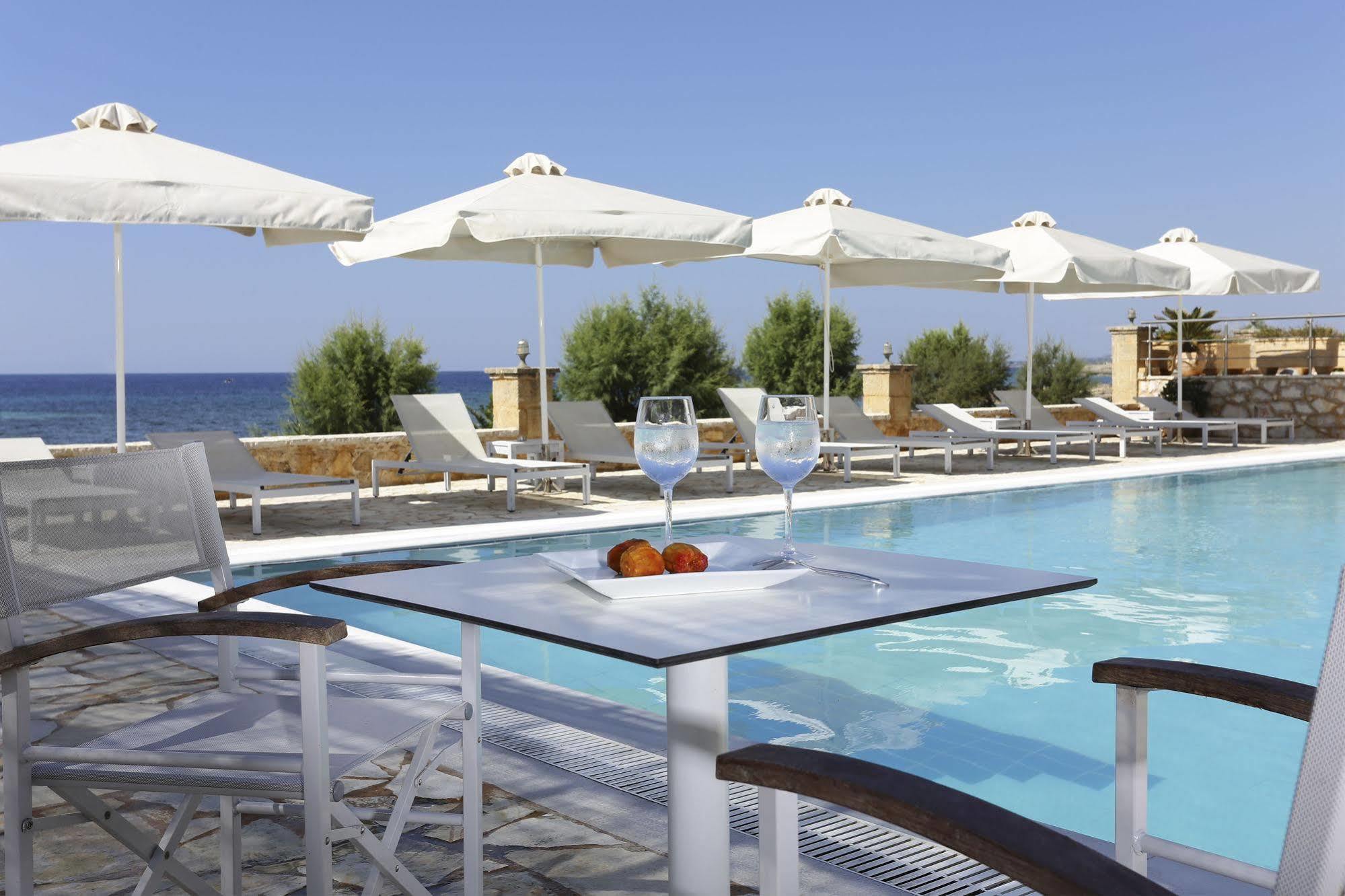 Aparthotel Artina 2*