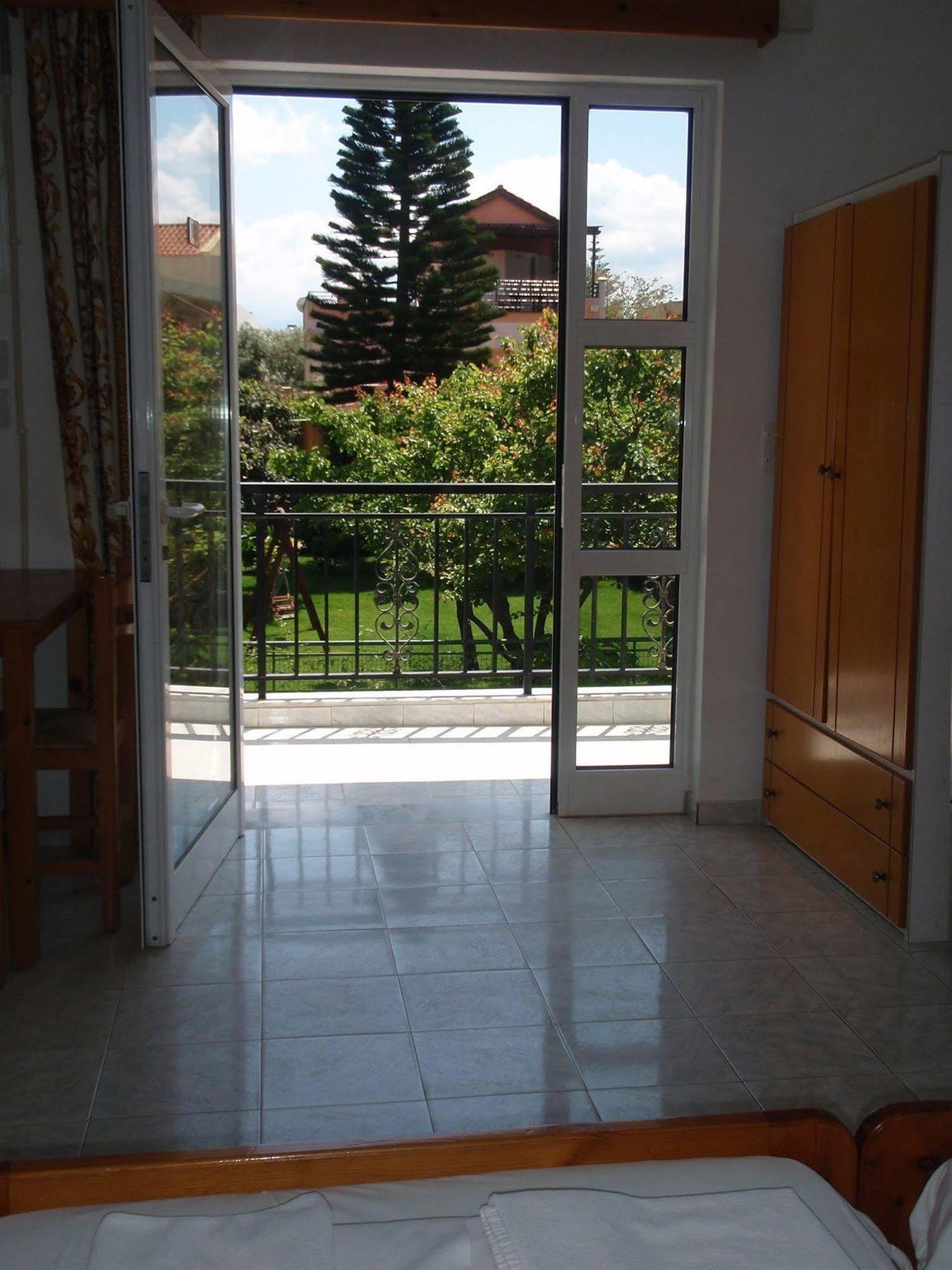 Niriis Aparthotel *