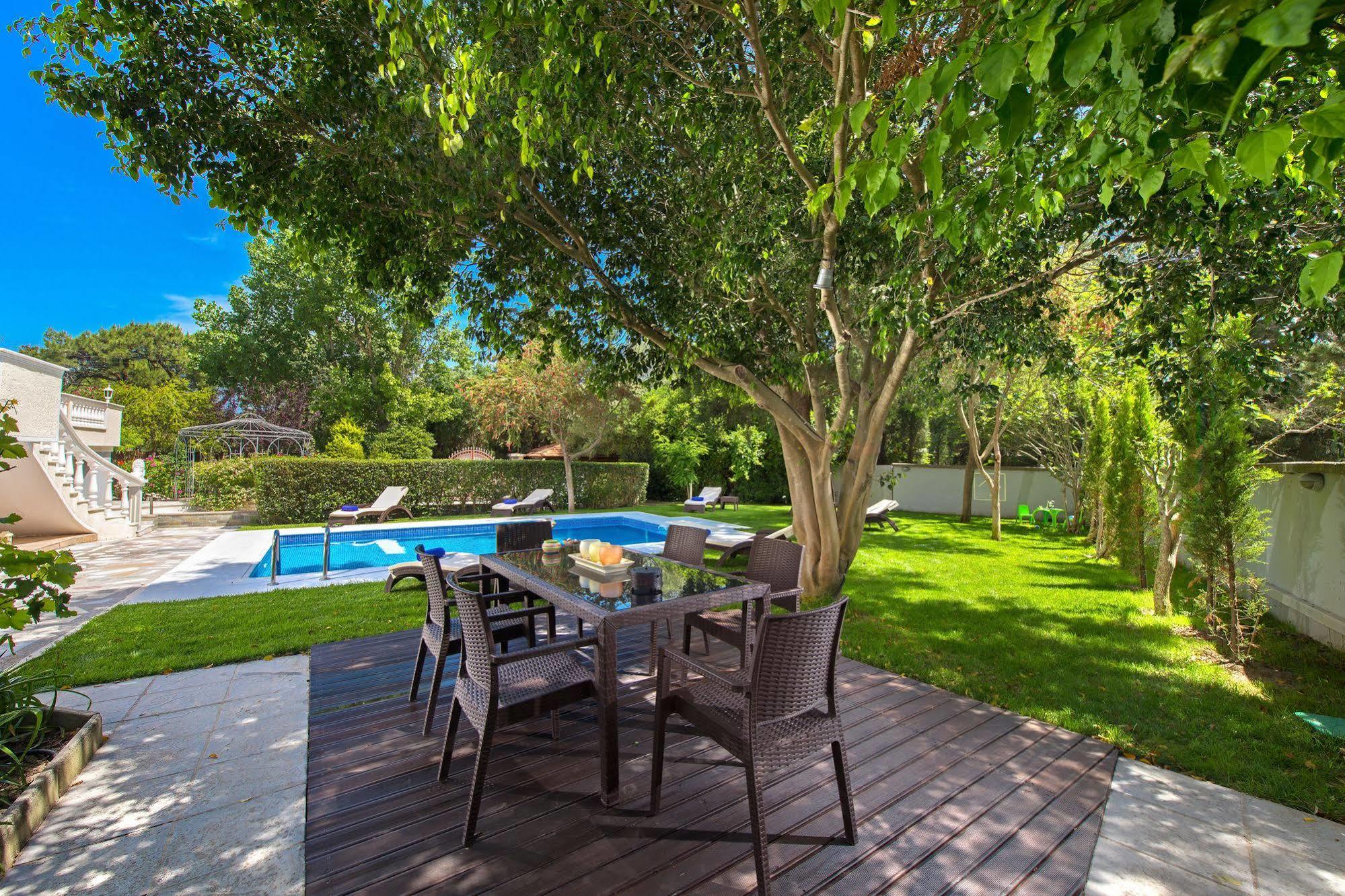 Small Paradise With Pool & Jacuzzi 