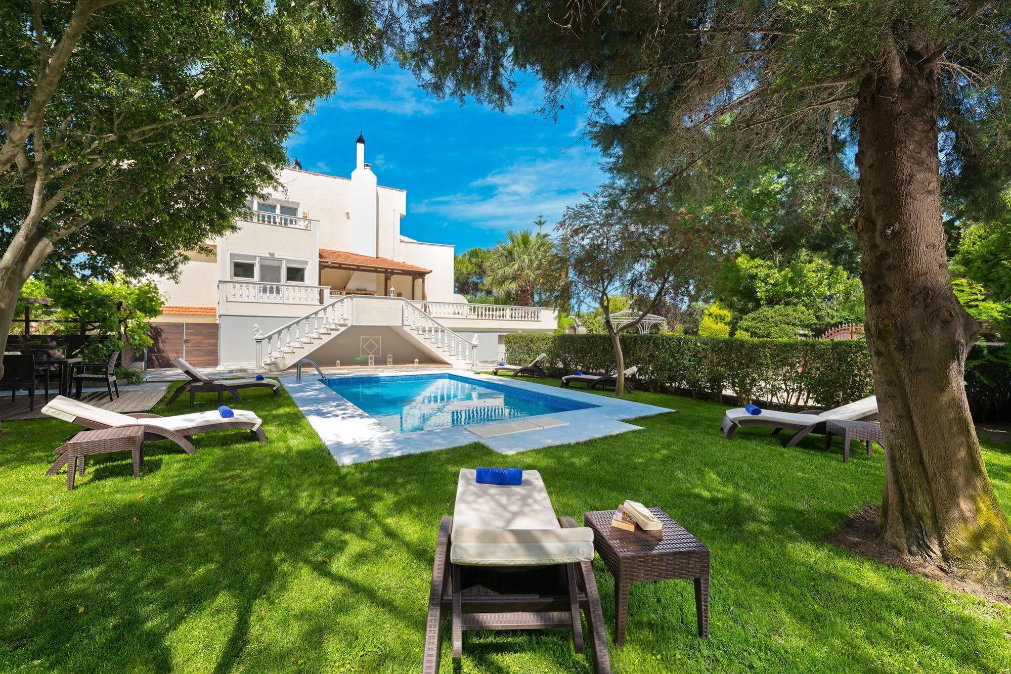 Small Paradise With Pool & Jacuzzi 