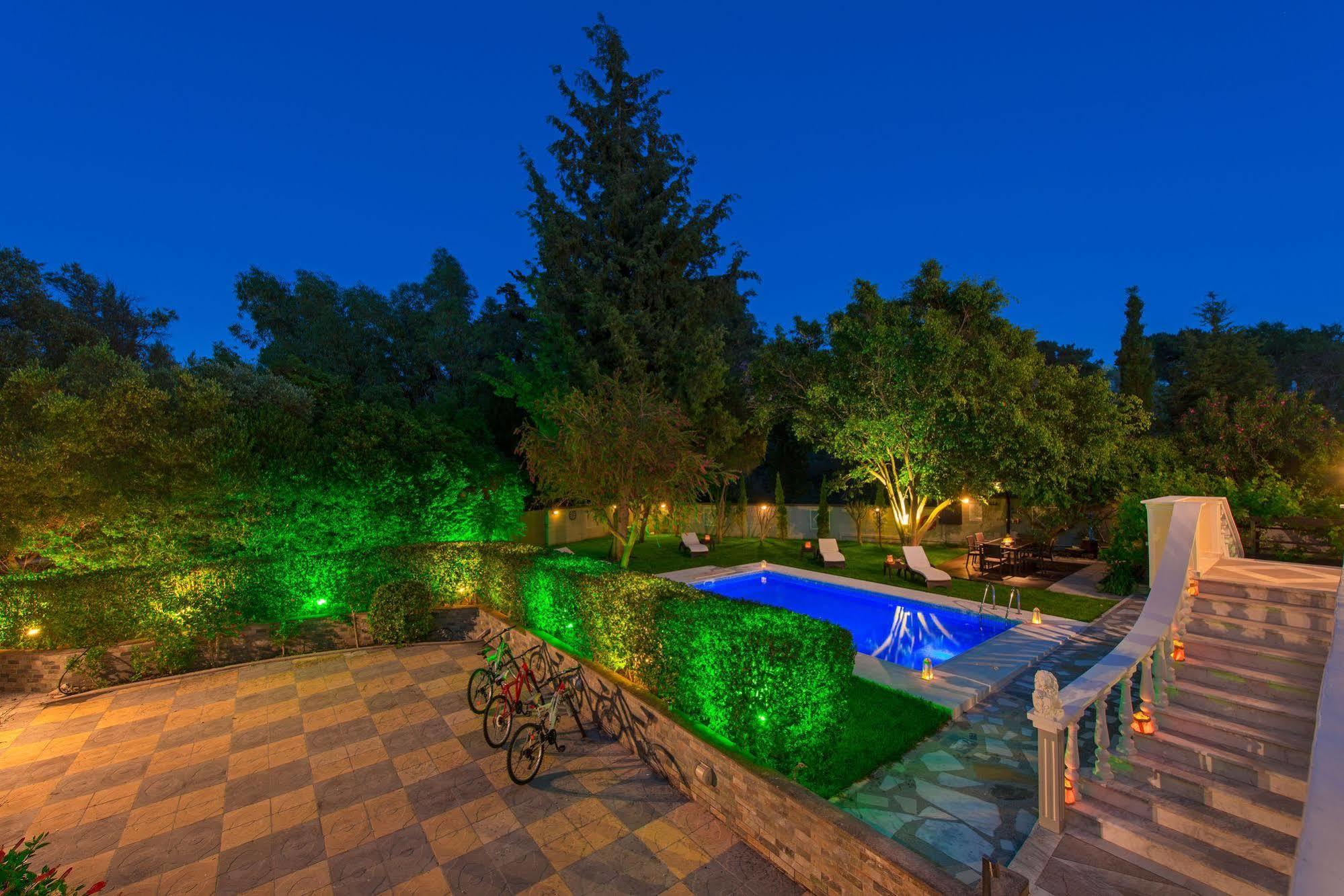 Small Paradise With Pool & Jacuzzi 