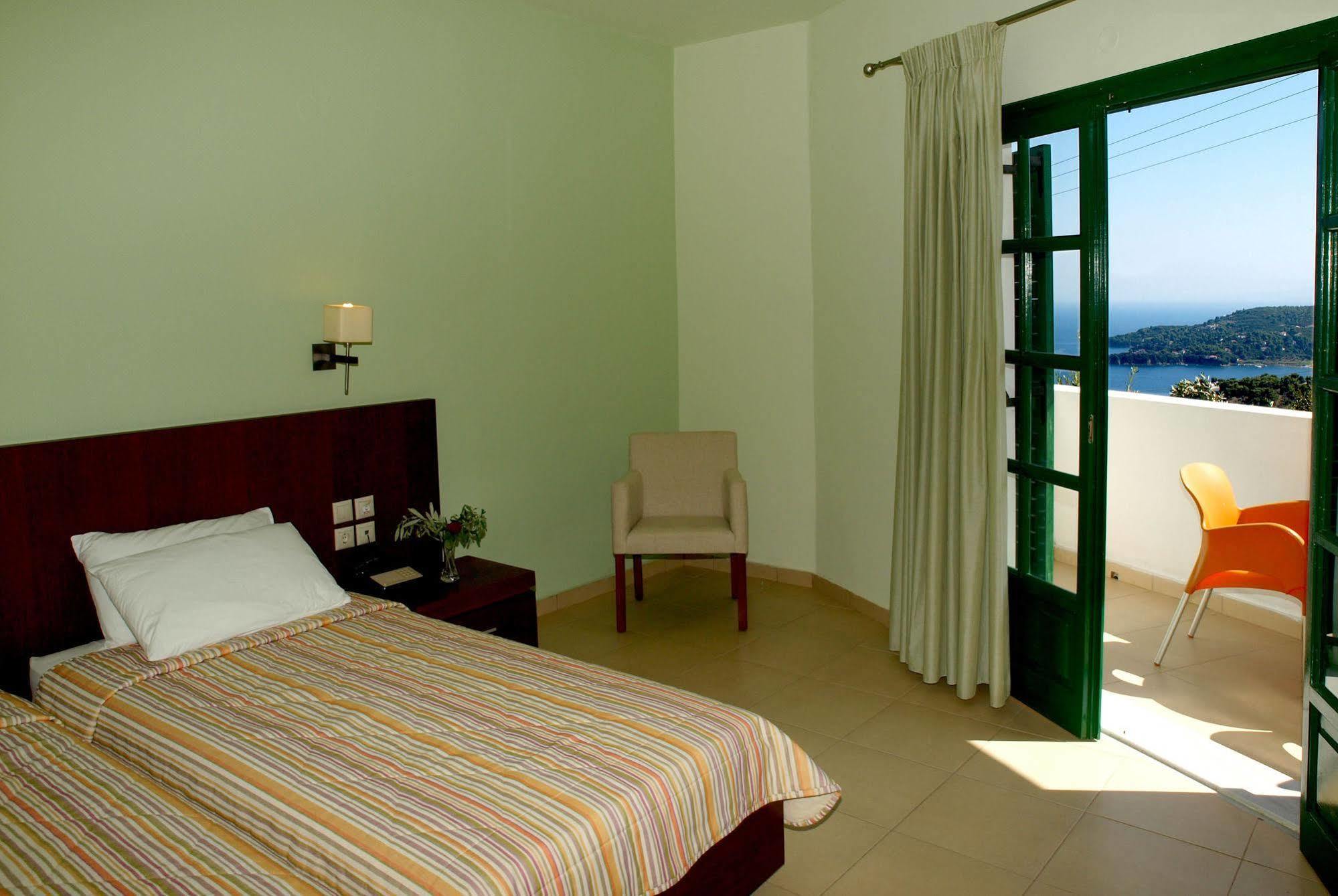 Skiathos Club & 4*