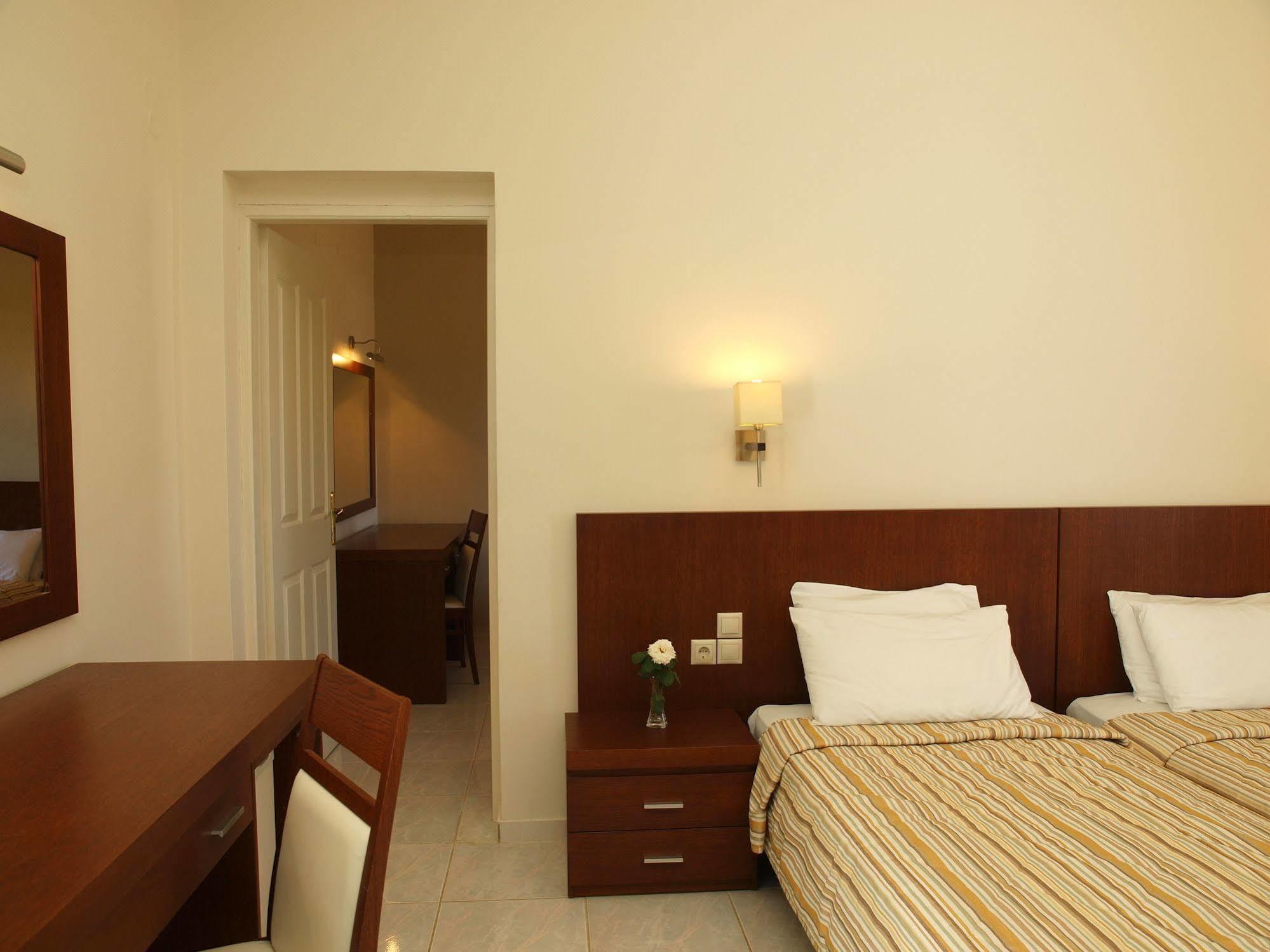 Skiathos Club & Hotel