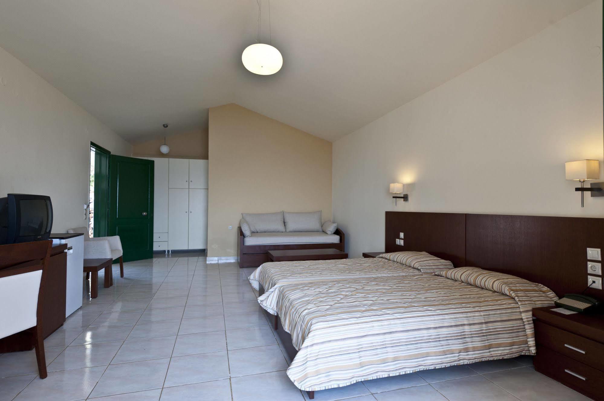 Skiathos Club & Hotel