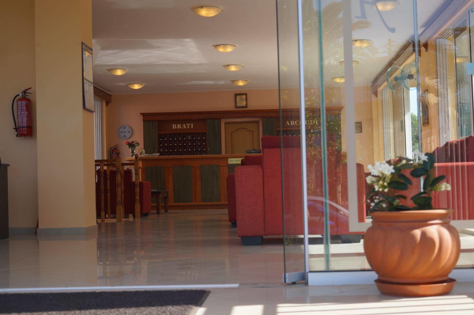 Hotel Brati - Arcoudi 2*