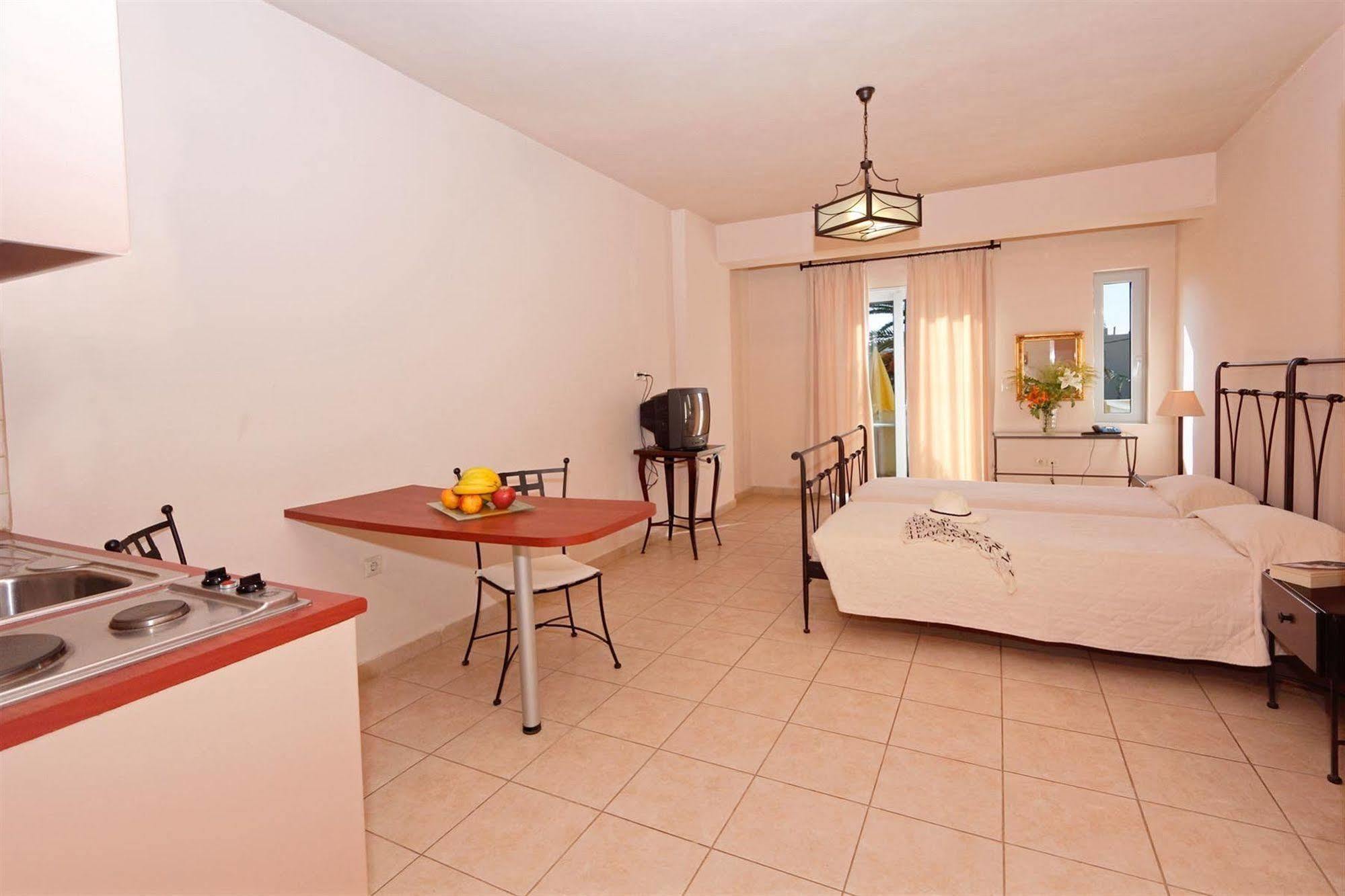 Aparthotel Lambrinos 2*