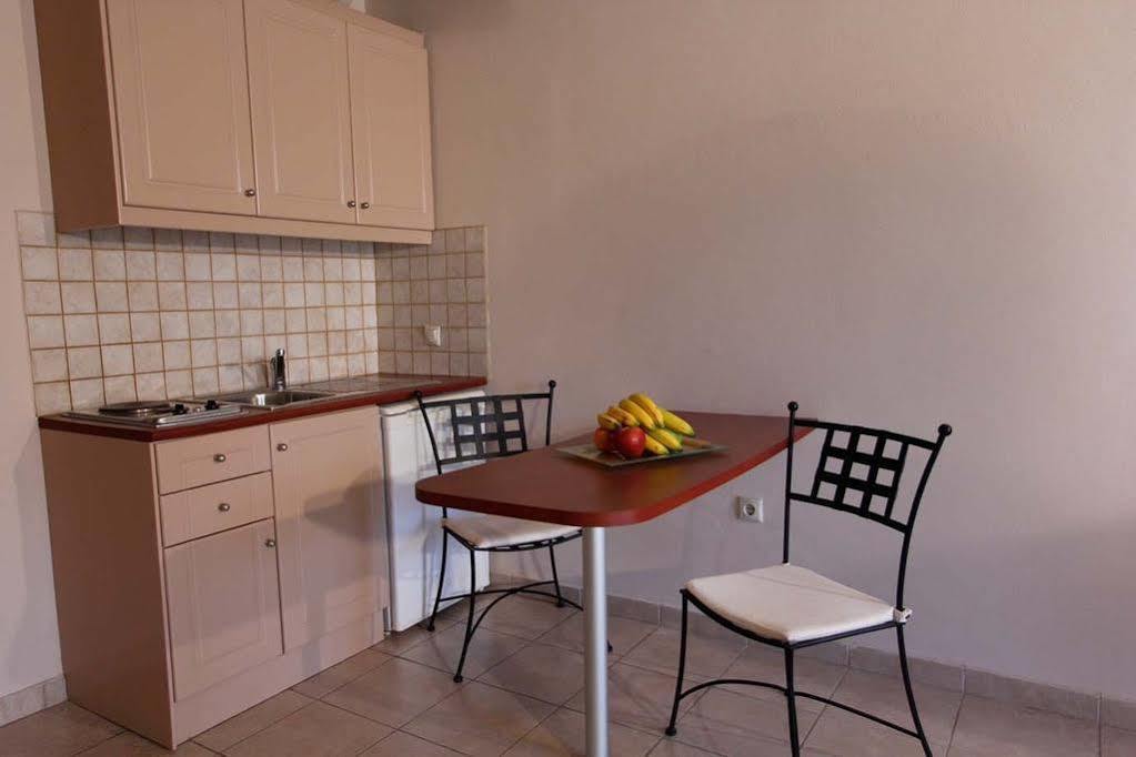 Aparthotel Lambrinos 2*