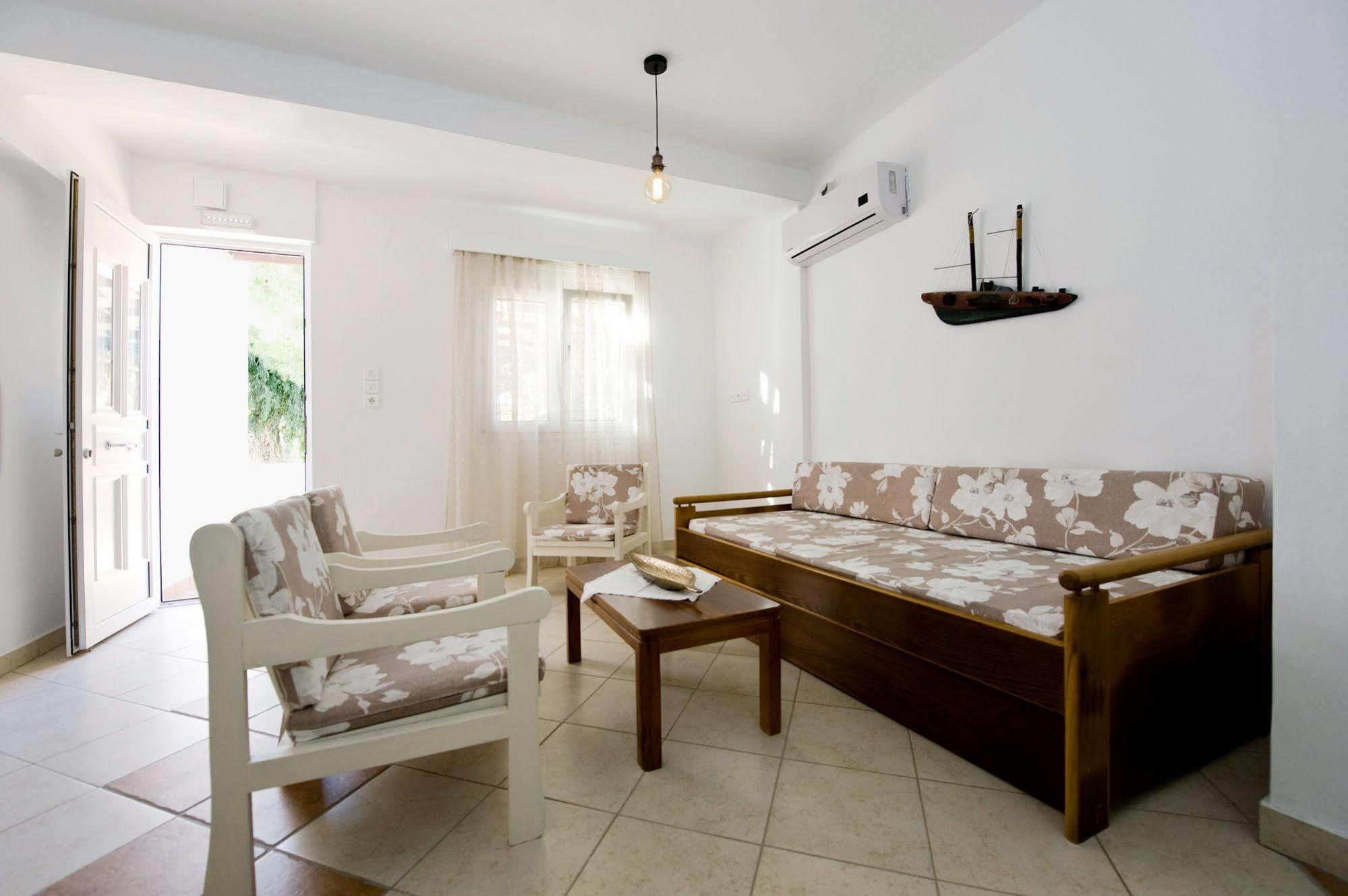 Tsakanos Apartment
