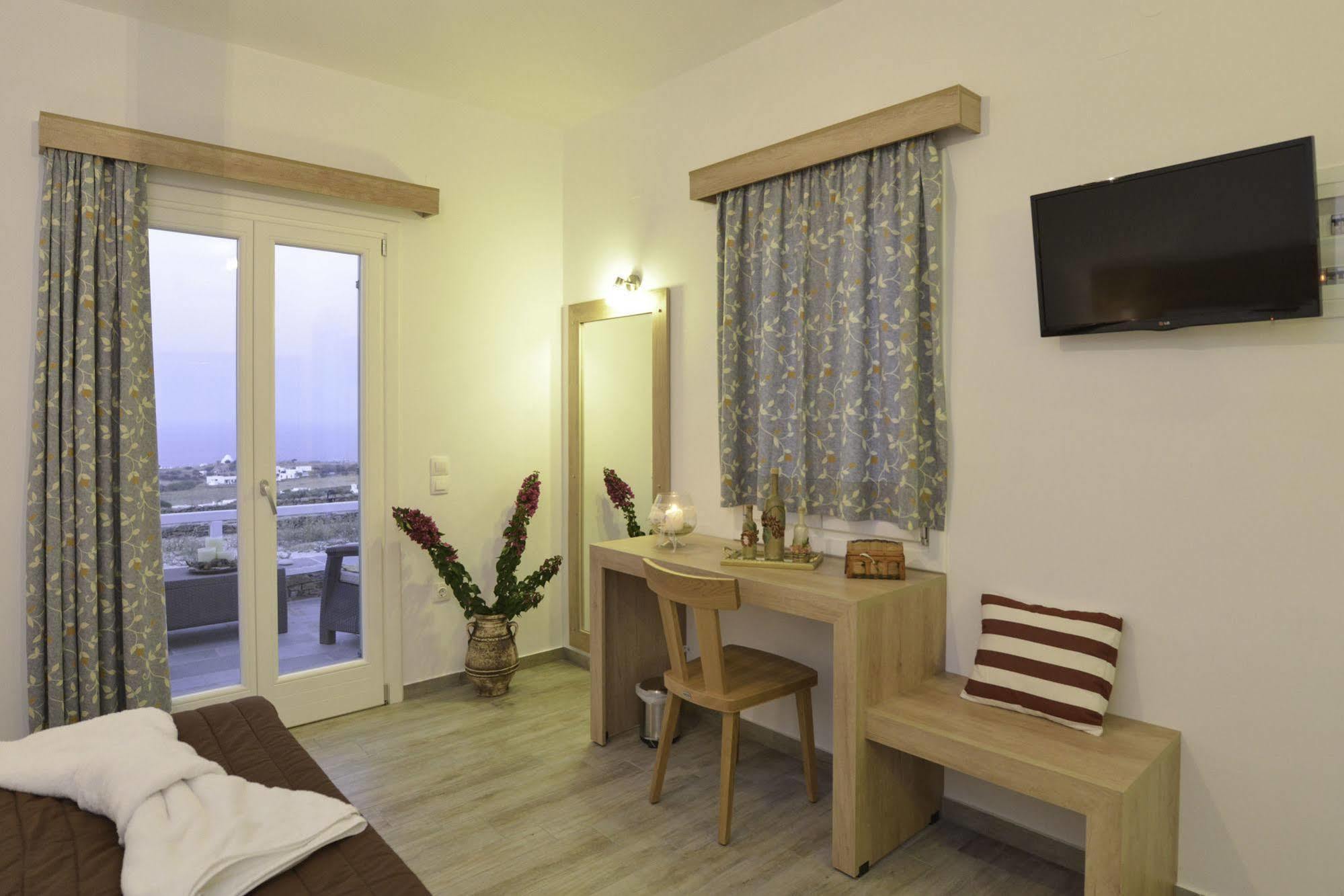 Bed & Breakfast & Archontou 3*