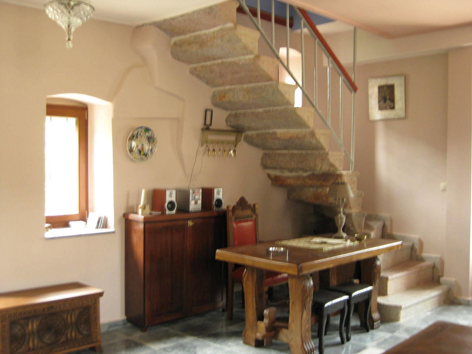 Hotel Traditional Ianthe 3*