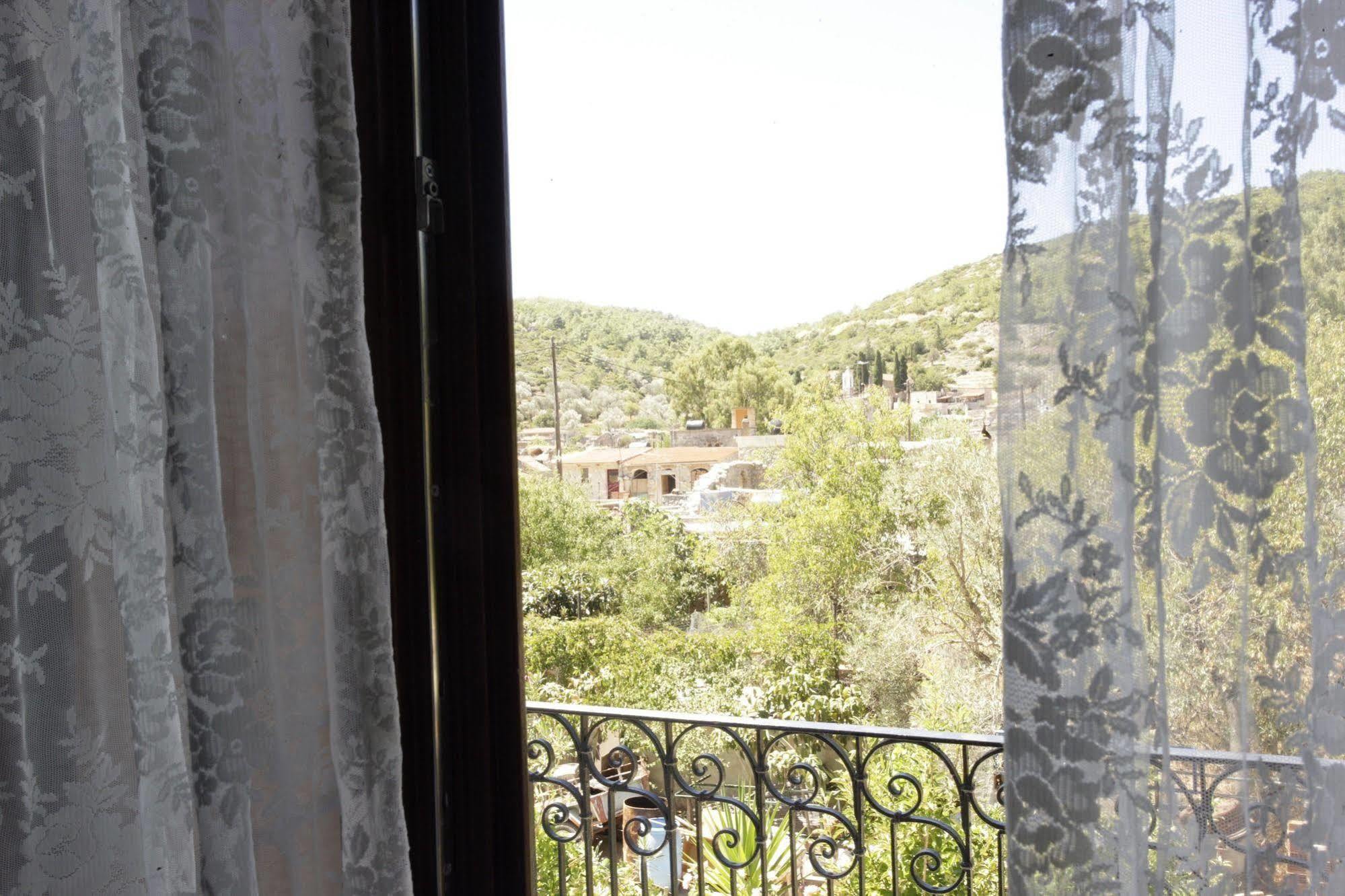 Traditional Ianthe Hotel Vessa